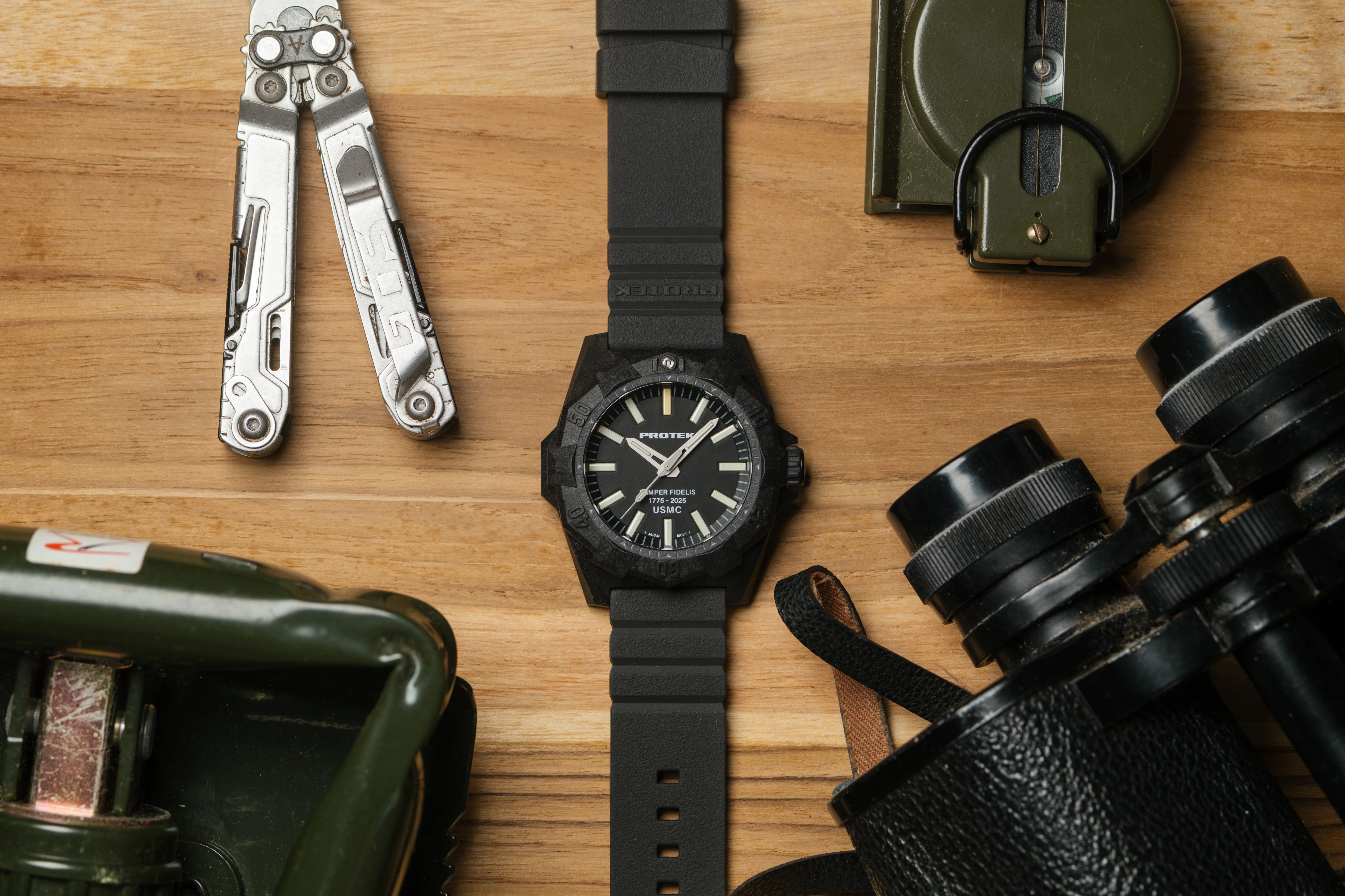 AGGRESSOR 4100 DIVE SEMPER FIDELIS SERIES Carbon/Black/Charcoal | Black Dial - Image 4
