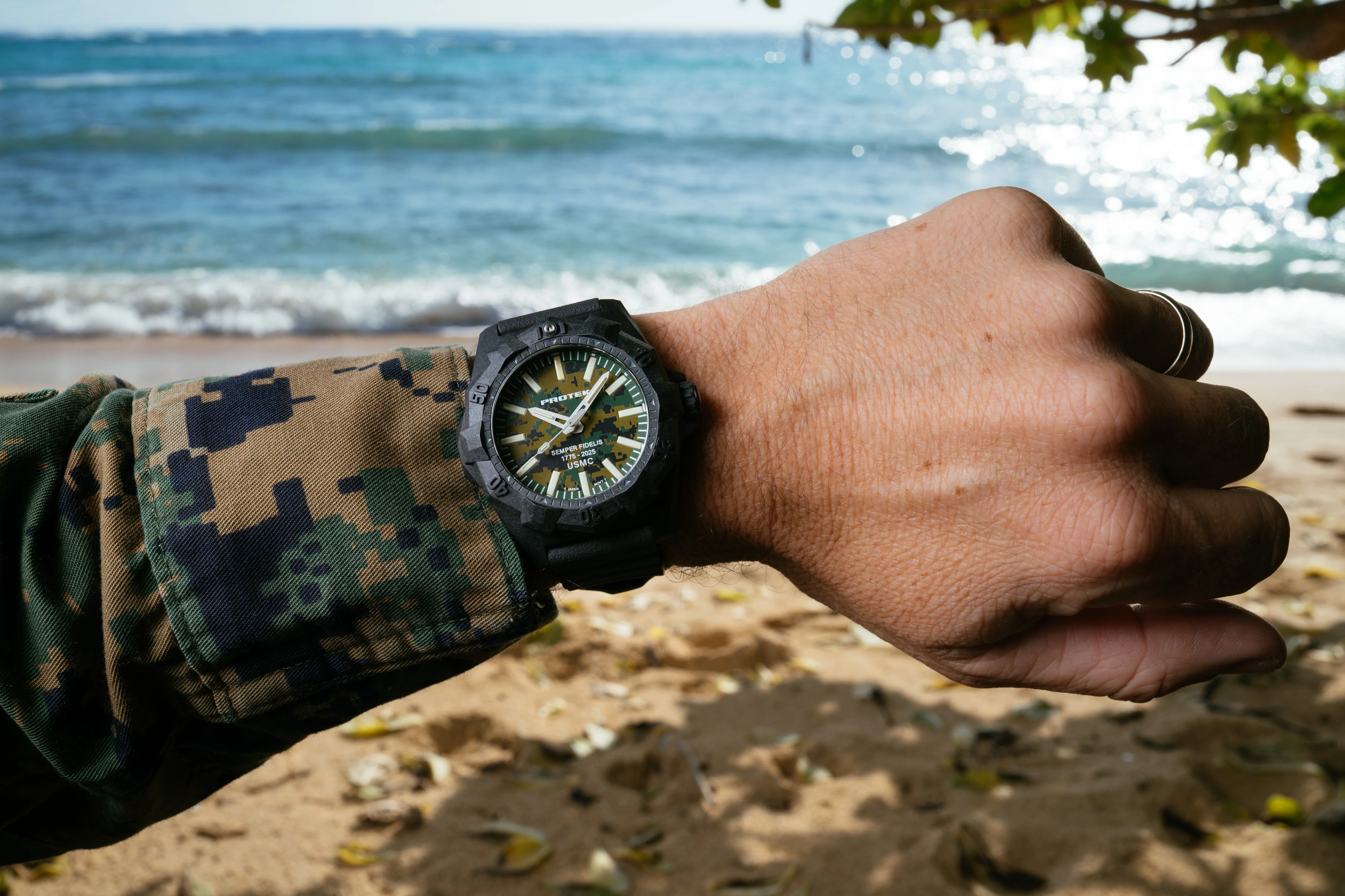 AGGRESSOR 4100 DIVE SEMPER FIDELIS SERIES Carbon/Green MARPAT Camo/Charcoal | Green Camo Dial - Image 5