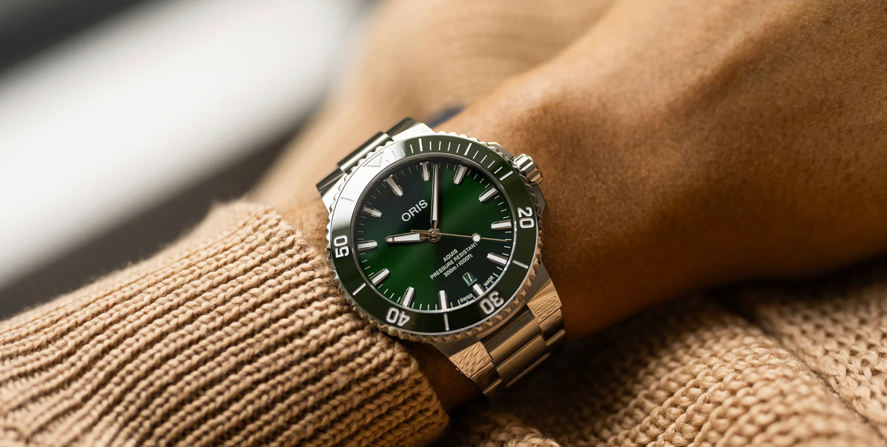 Aquis Date 41.5mm | Green Dial - Image 3