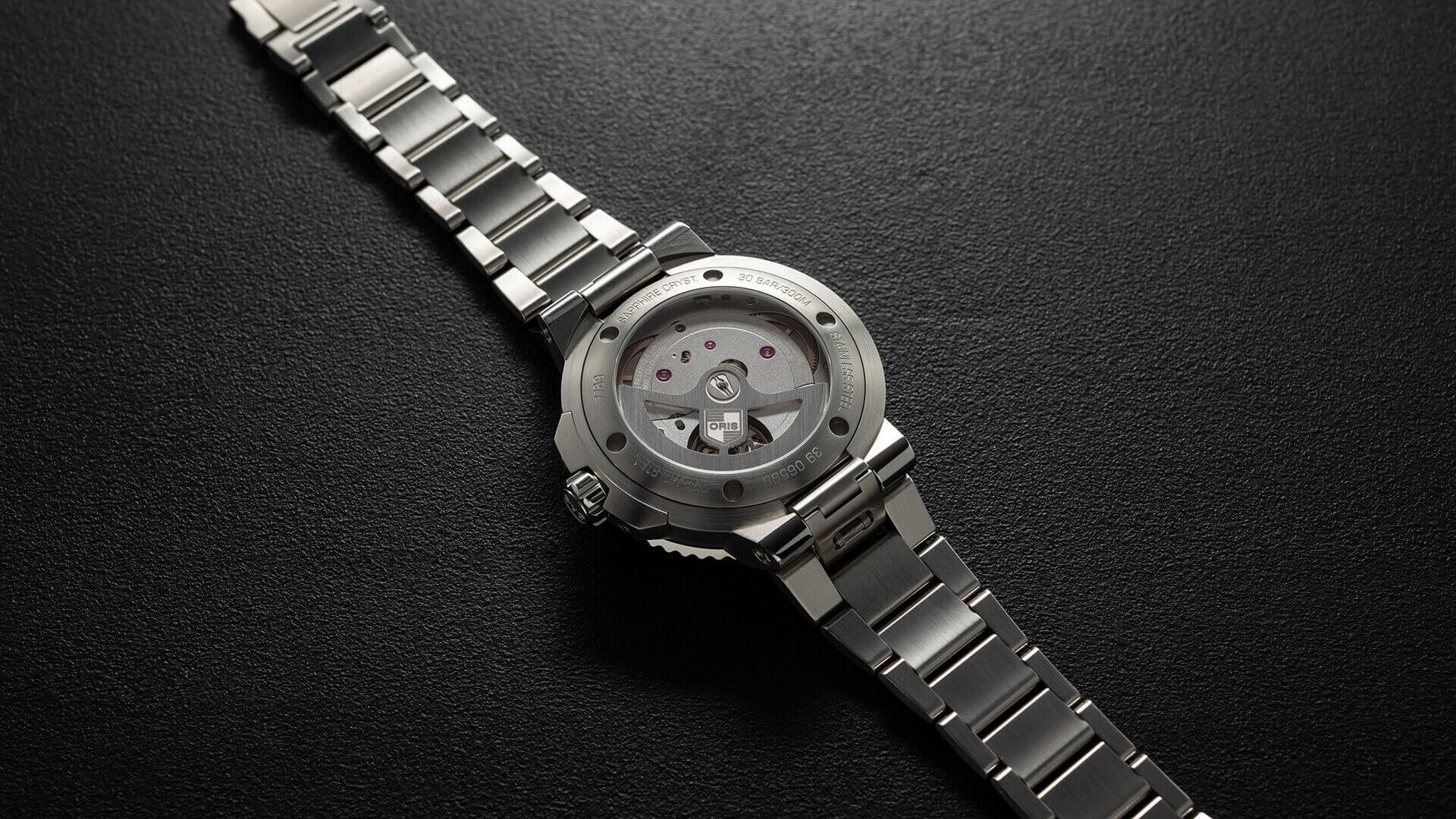 Aquis Date 41.5mm Calibre 400 Black / Stainless Steel Bracelet | Black Dial - Image 5