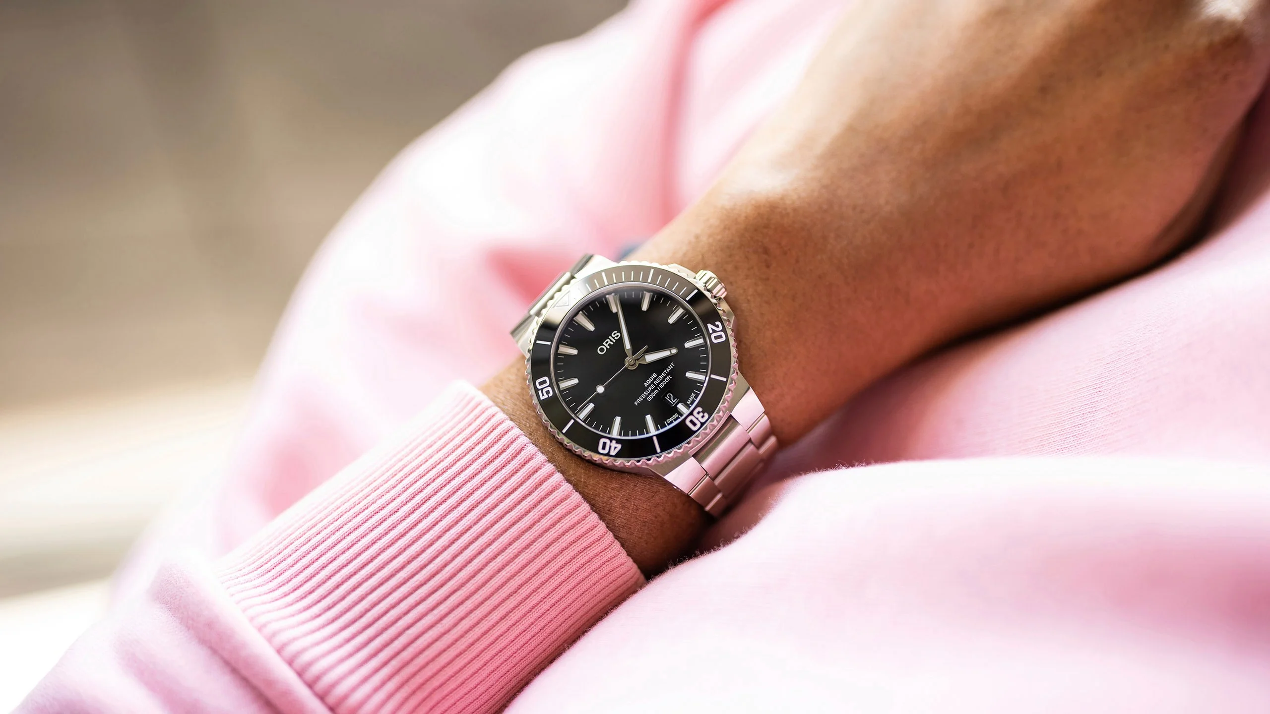 Aquis Date 41.5mm | Multi-colored Dial - Image 2