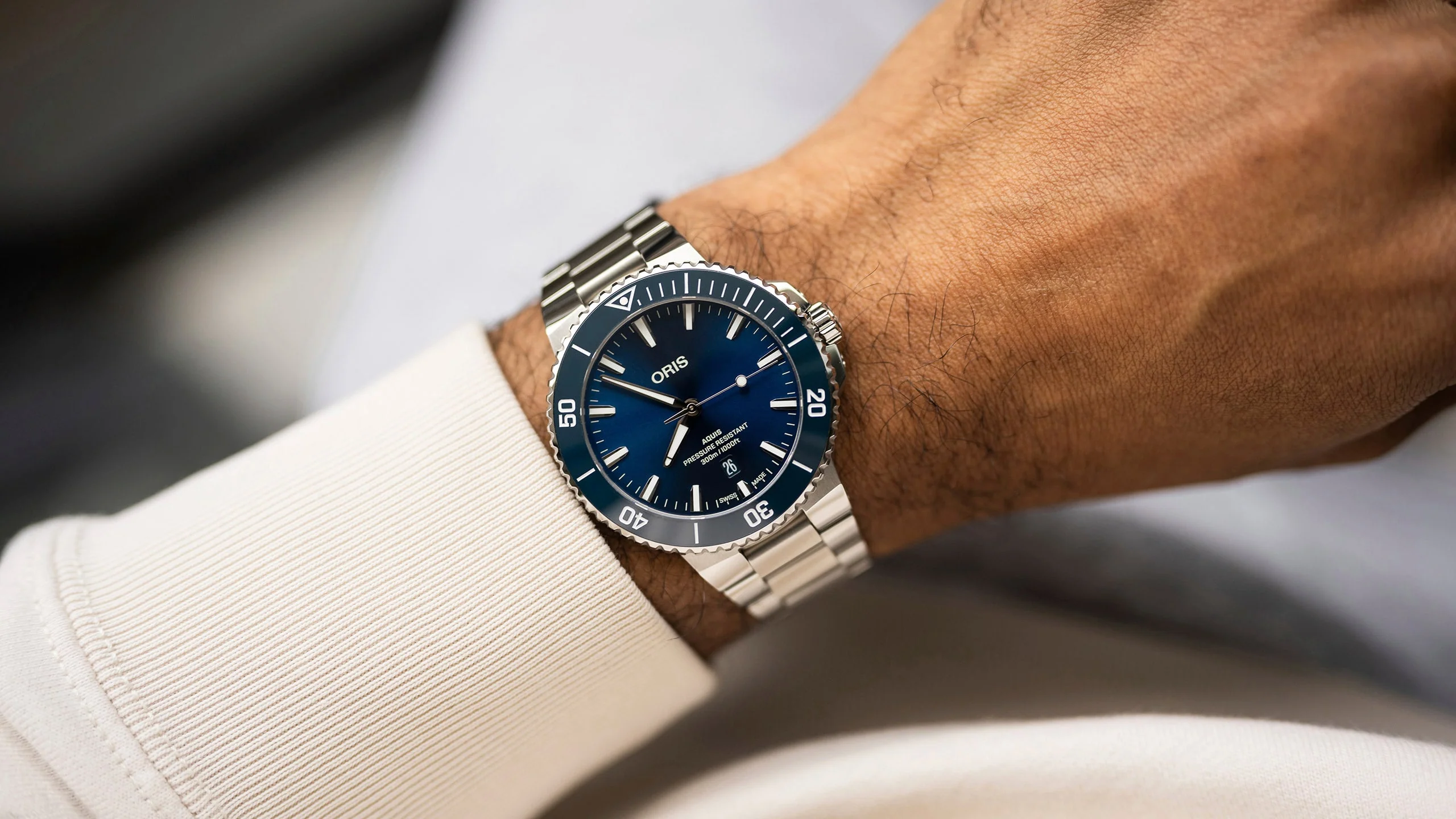Aquis Date 43.5mm | Blue Dial - Image 2