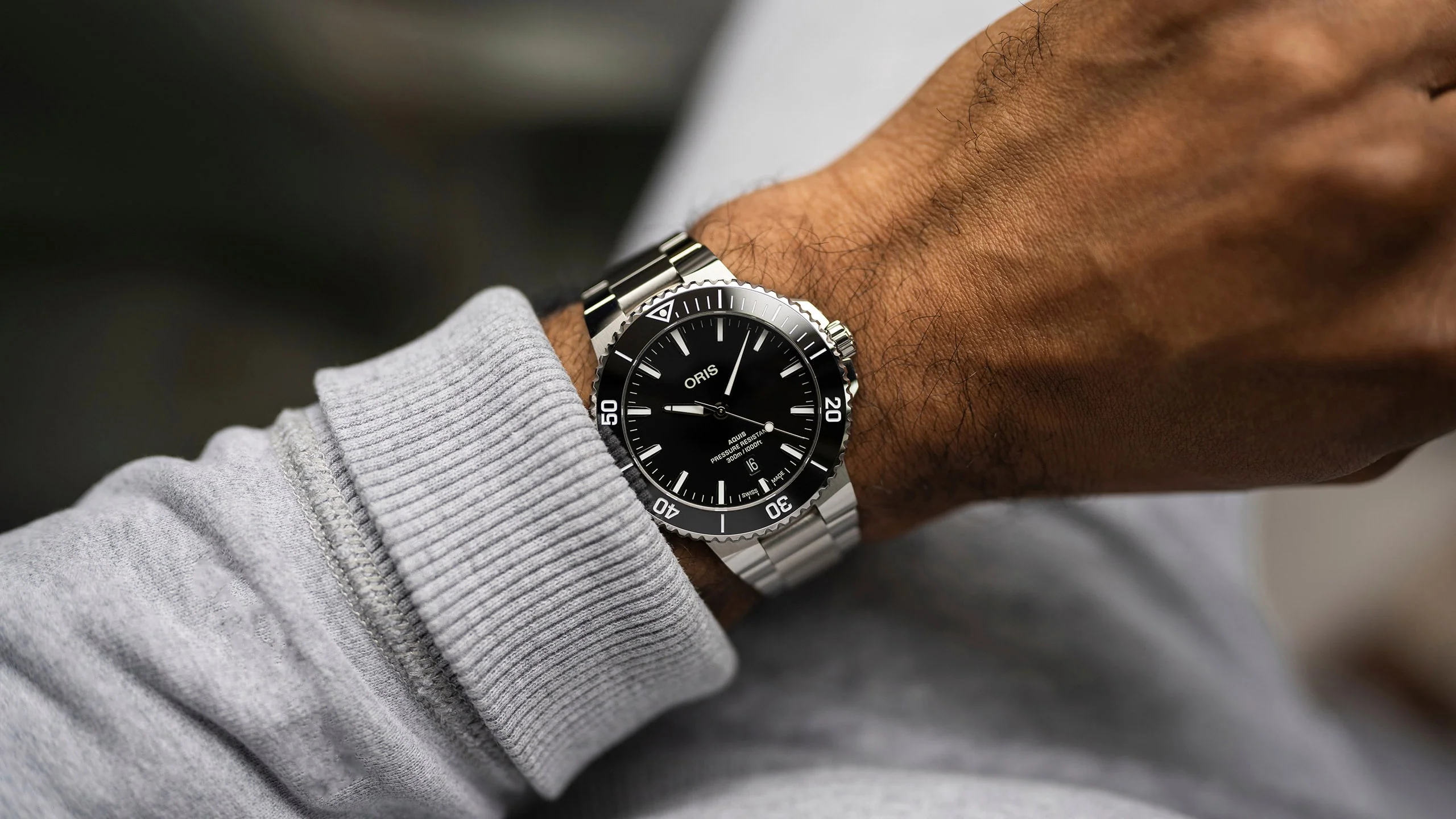 Aquis Date 43.5 mm | Black Dial - Image 2