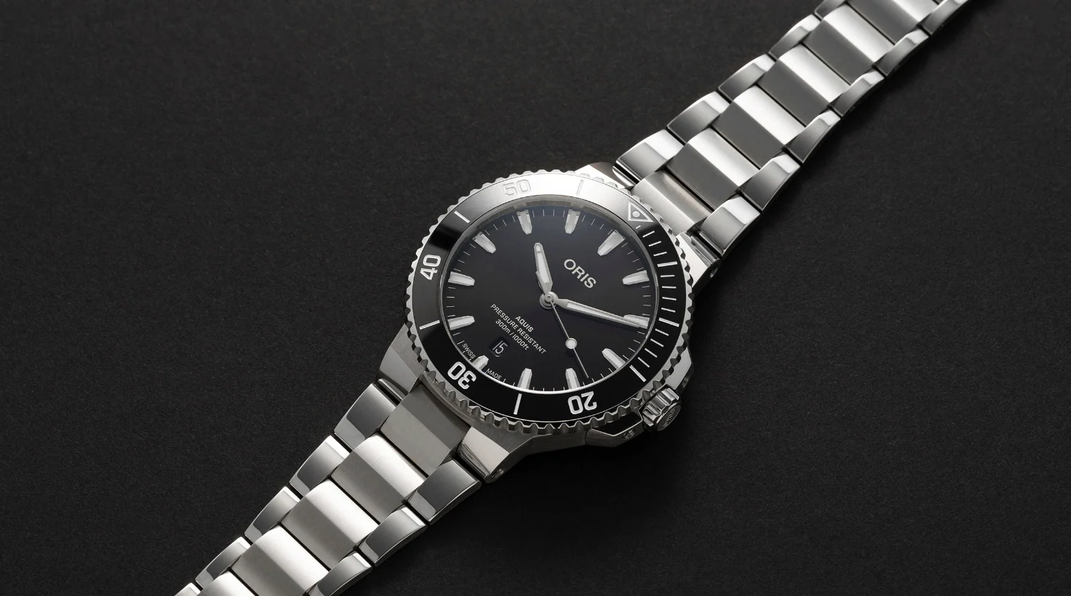 Aquis Date 43.5 mm | Black Dial - Image 3