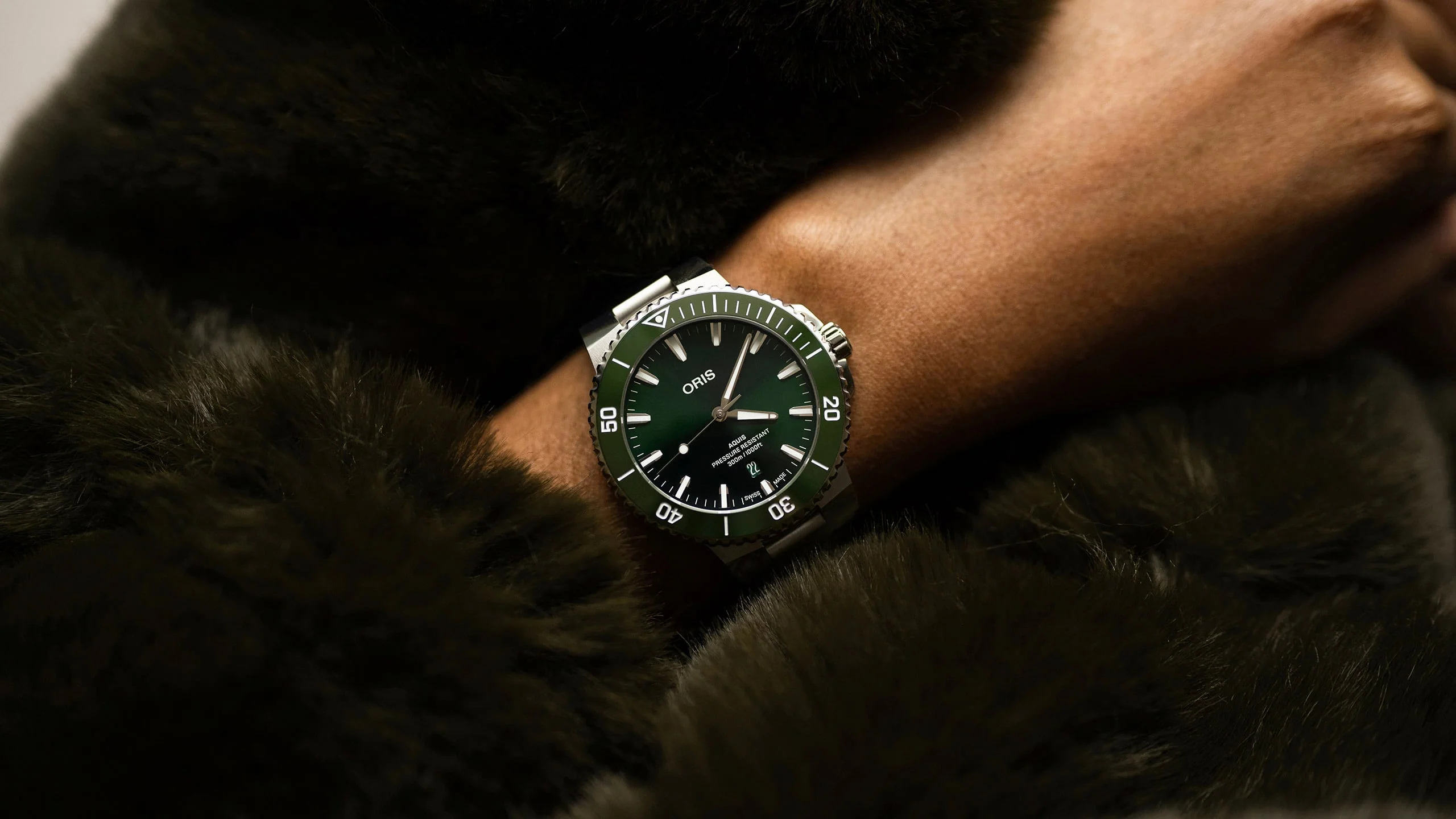 Aquis Date 43.5mm | Green Dial - Image 4