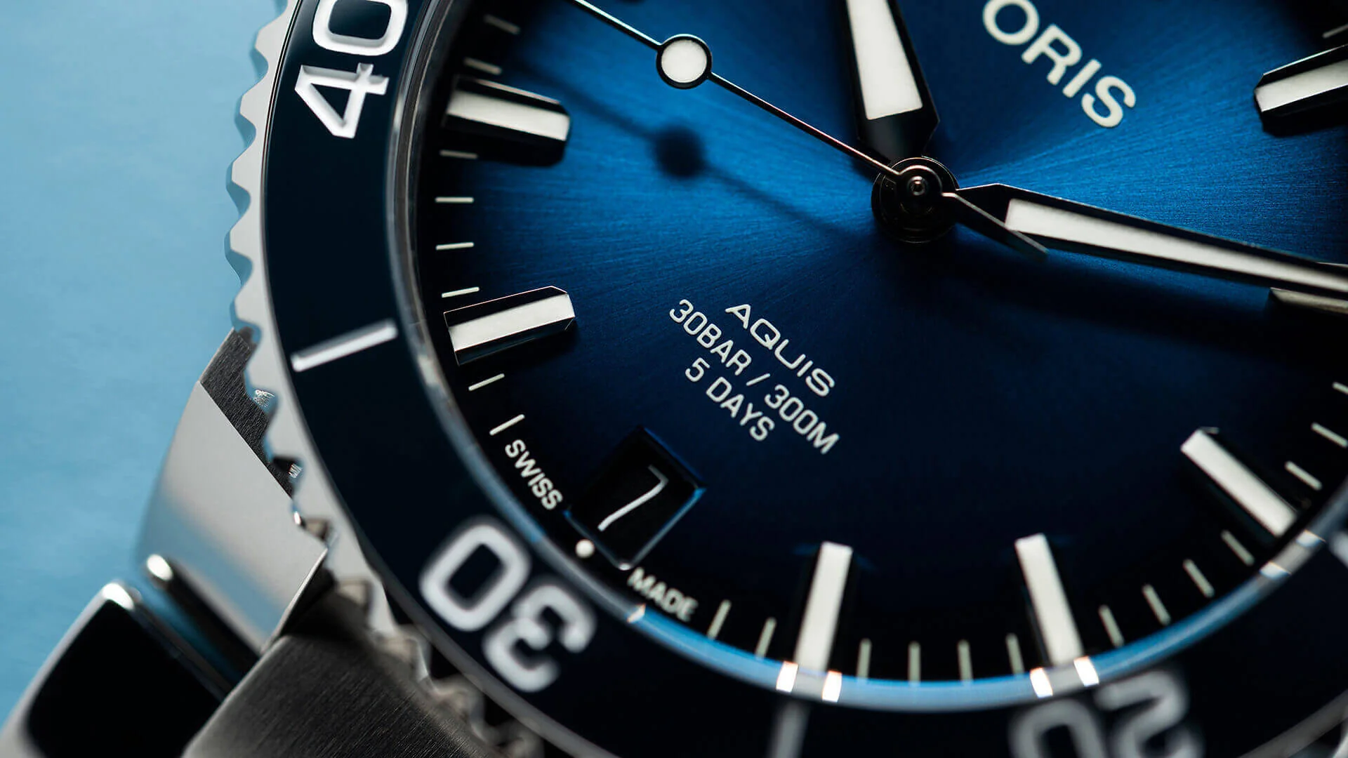 AQUIS DATE CALIBRE 400 41.5mm Blue Dial | Dial - Image 5