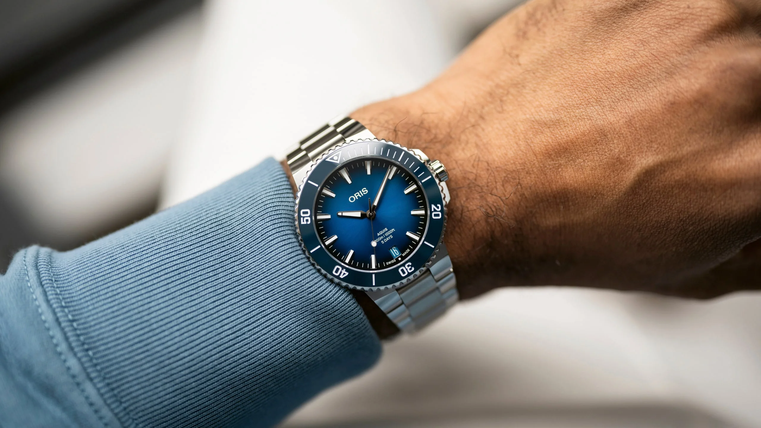 AQUIS DATE CALIBRE 400 43.5mm | Blue Dial - Image 3