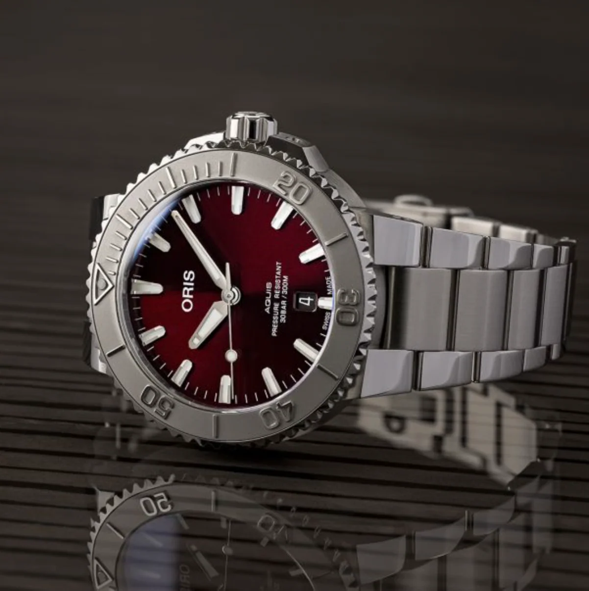 Aquis Date Relief 43.5mm Red Dial | Red Dial - Image 4