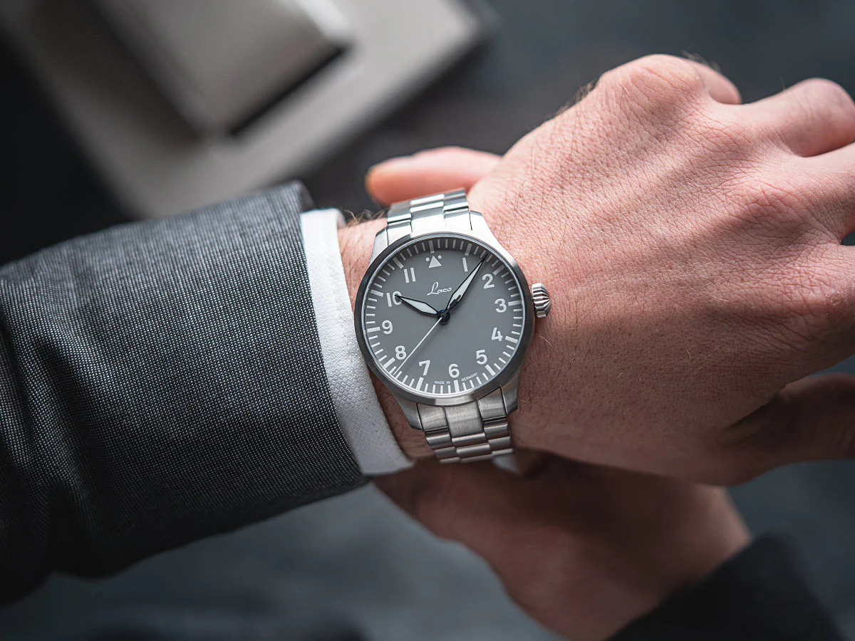 Augsburg Grau 42 Automatic / Metal Bracelet | Gray Dial - Image 3