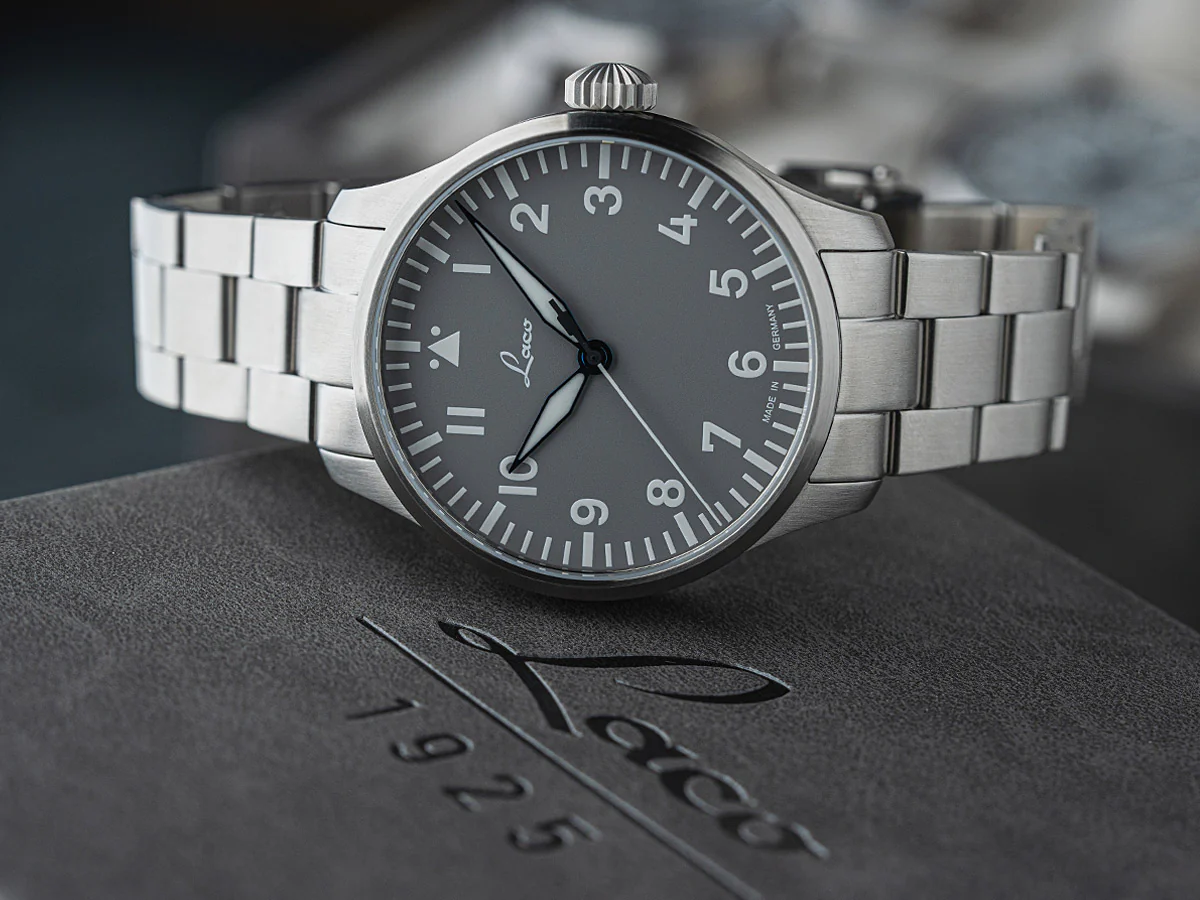 Augsburg Grau 42 Automatic / Metal Bracelet | Gray Dial - Image 5