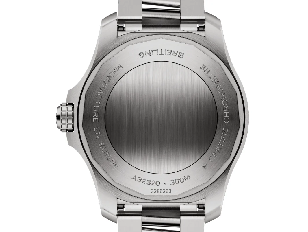 Avenger Automatic GMT 44mm / Black | Black Dial - Image 4