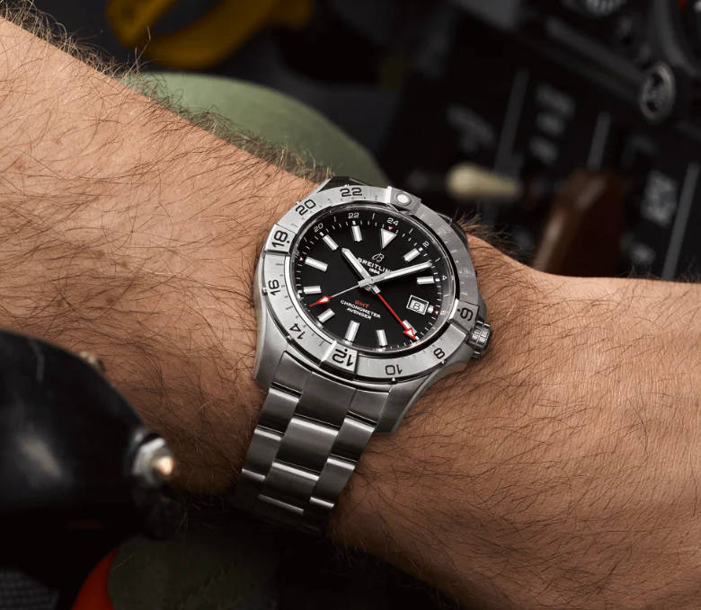Avenger Automatic GMT 44mm / Black | Black Dial - Image 5