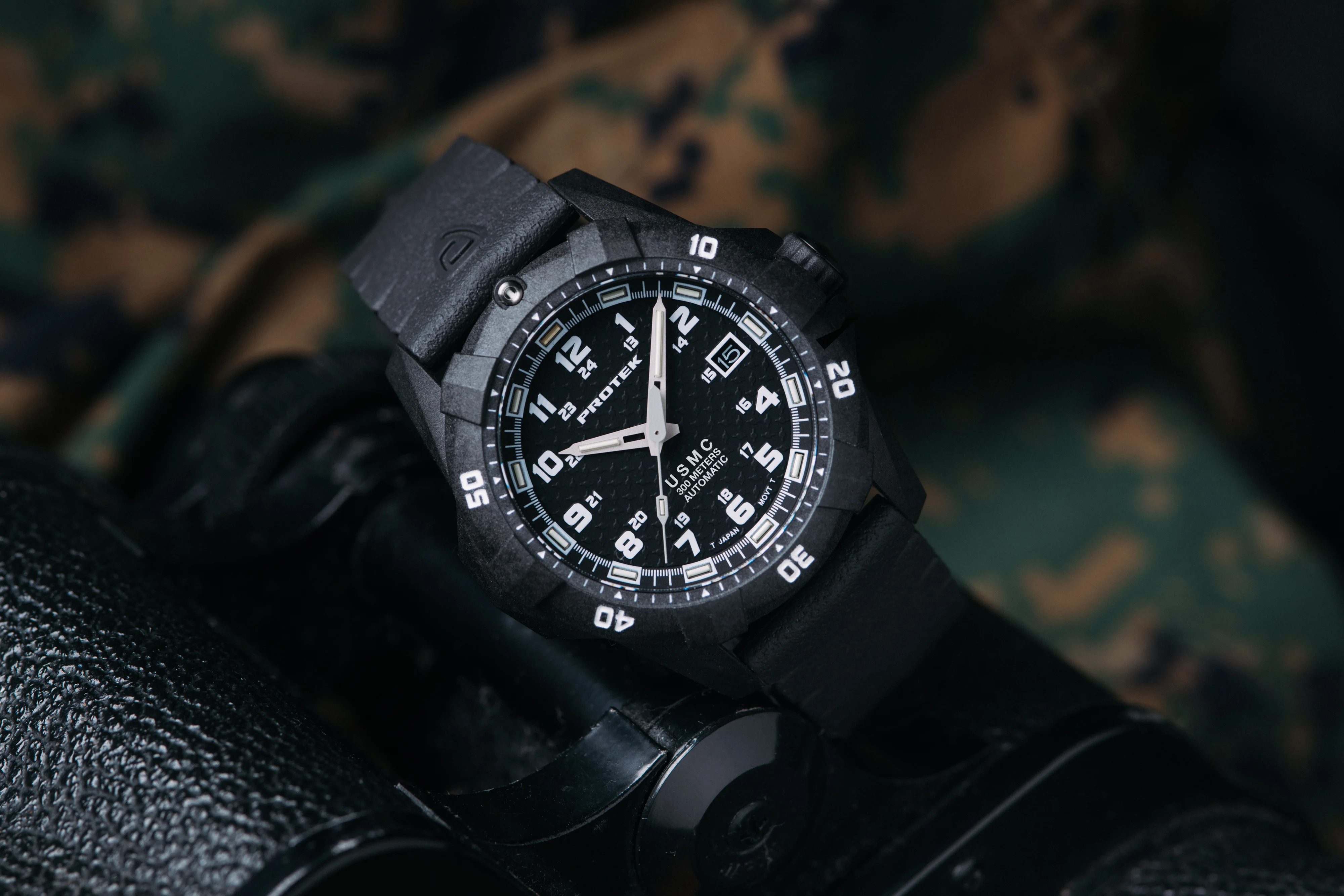 CARBON COMPOSITE USMC  AUTOMATIC DIVE 1210 SERIES CARBON CASE/BLACK DIAL/BLACK STRAP | Black Dial - Image 5