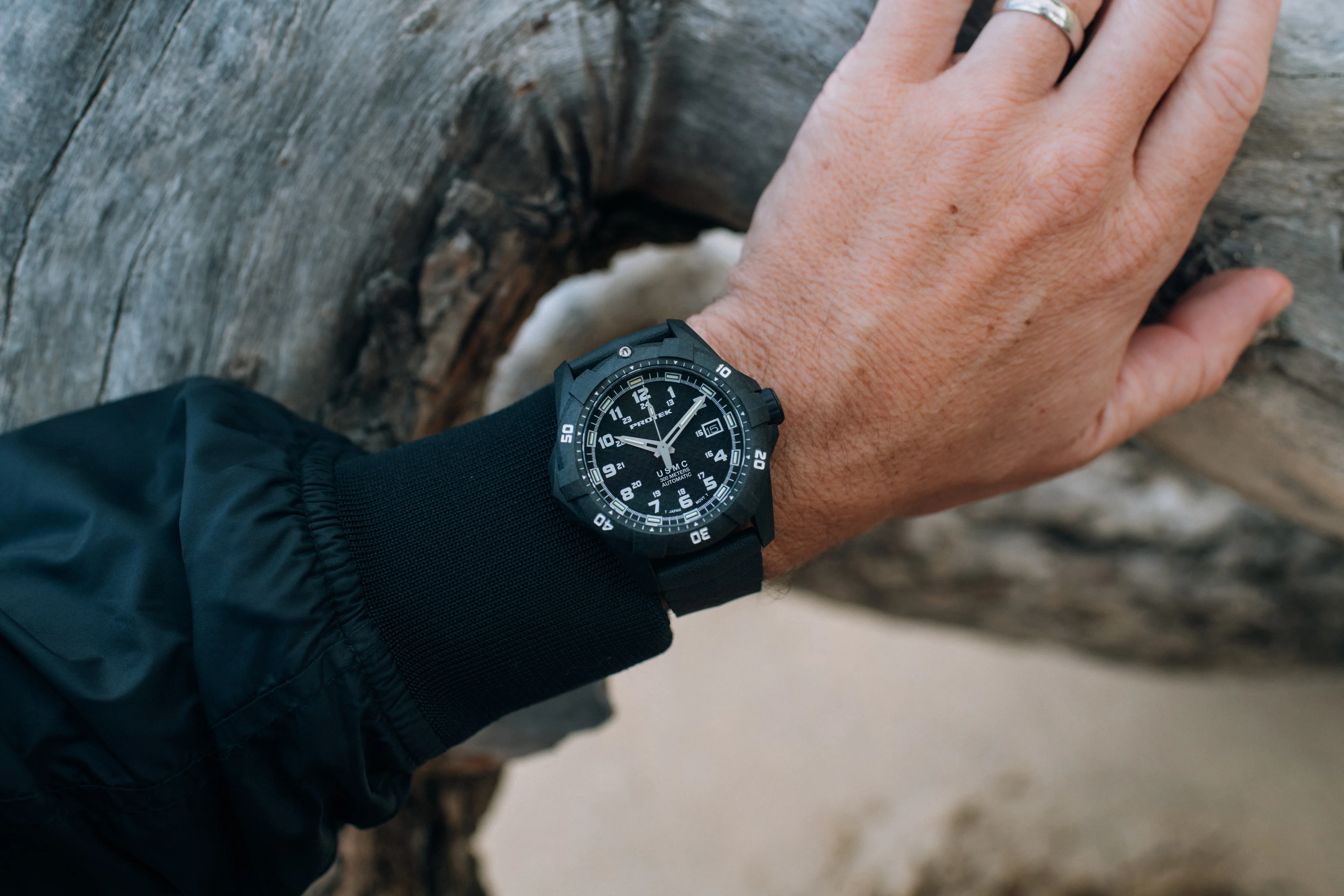 CARBON COMPOSITE USMC  AUTOMATIC DIVE 1210 SERIES CARBON CASE/BLACK DIAL/BLACK STRAP | Black Dial - Image 7