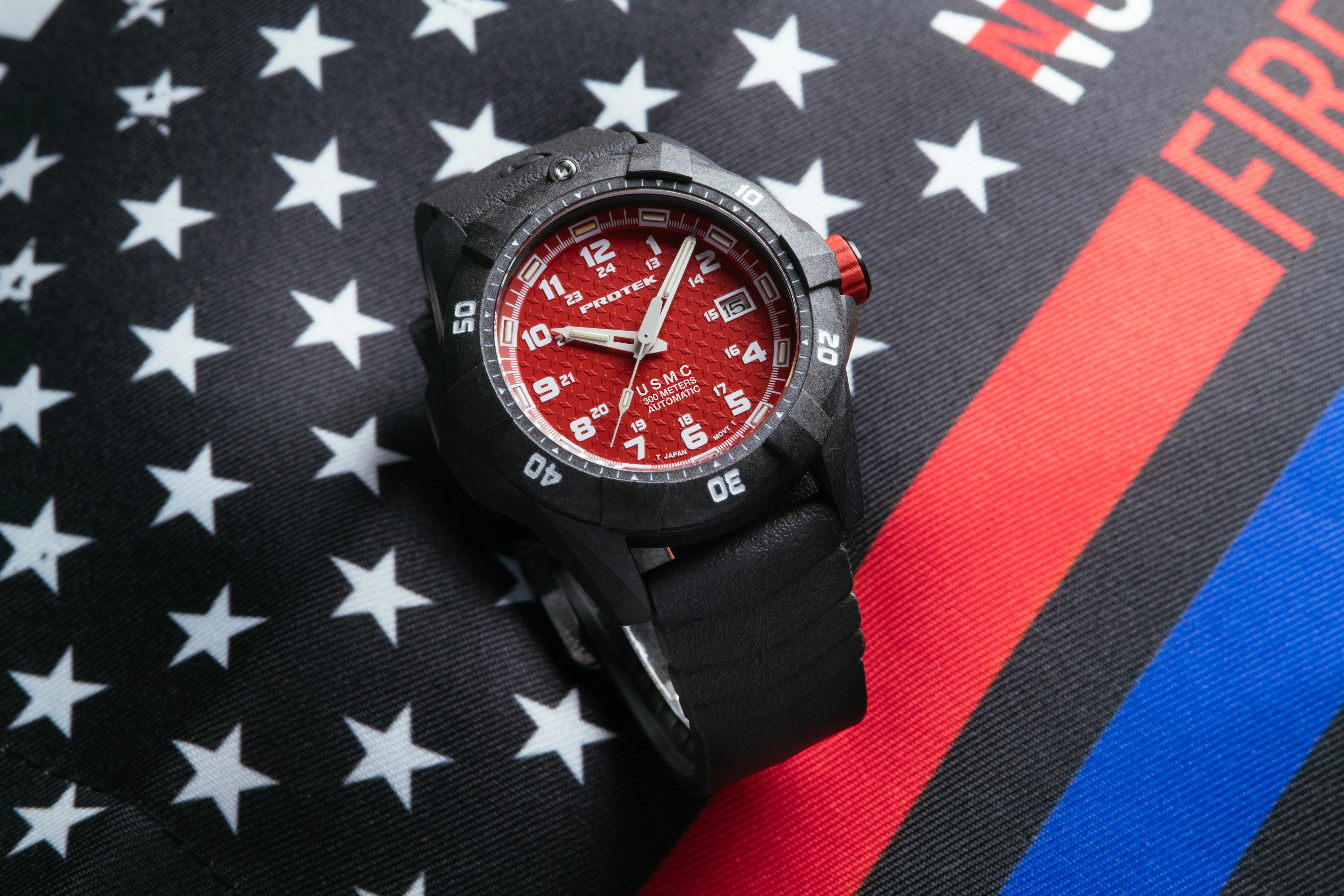 CARBON COMPOSITE USMC  AUTOMATIC DIVE 1210 SERIES CARBON CASE/RED DIAL/BLACK STRAP | Red Dial - Image 4