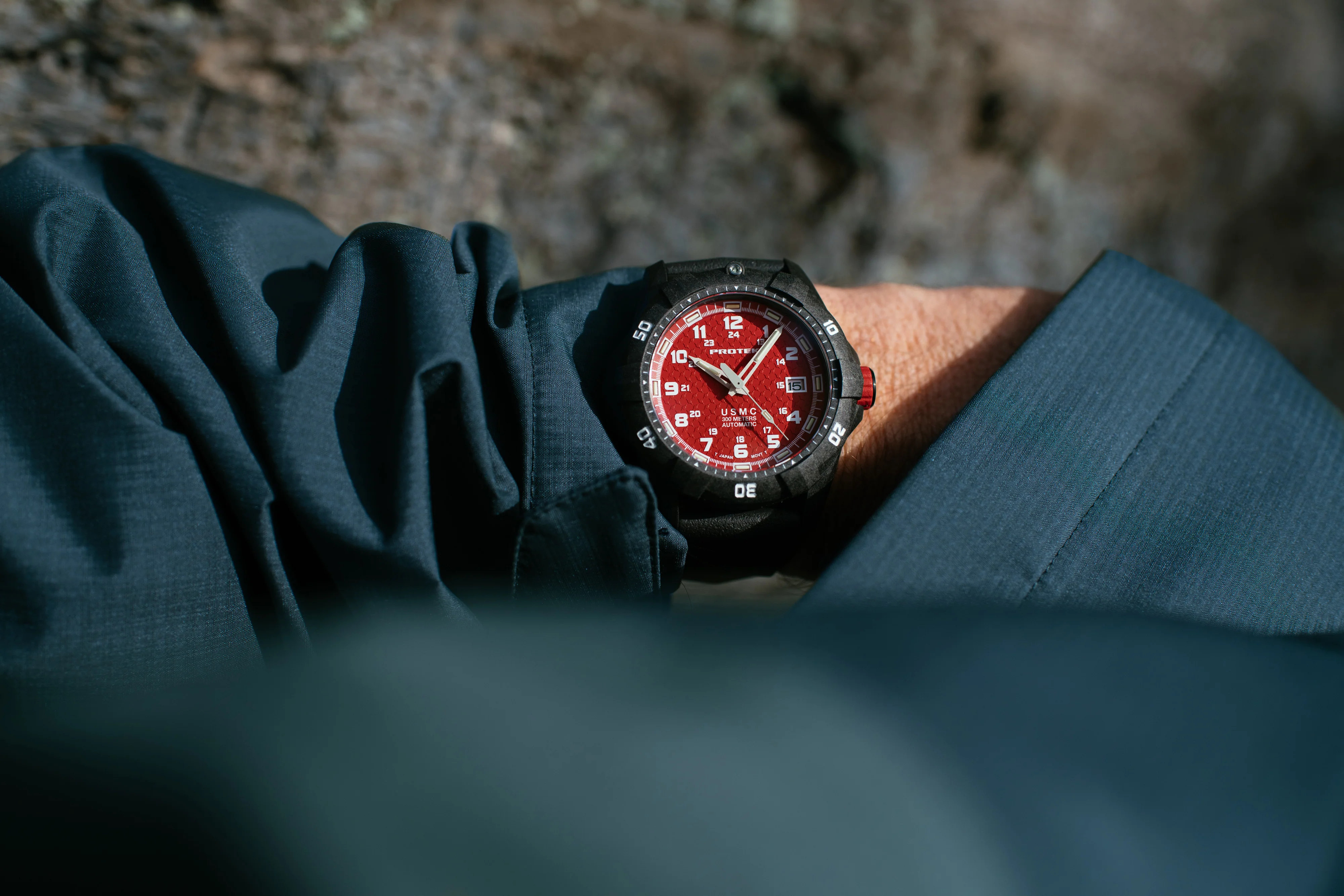 CARBON COMPOSITE USMC  AUTOMATIC DIVE 1210 SERIES CARBON CASE/RED DIAL/BLACK STRAP | Red Dial - Image 5