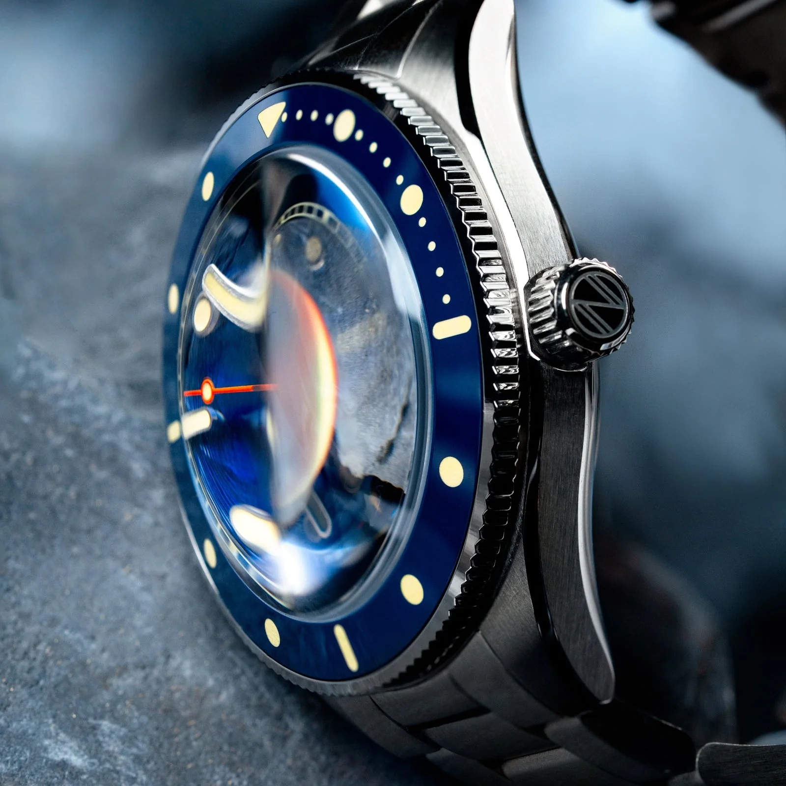 CHALLENGER AUTOMATIC Blue / Stainless Steel | Blue Dial - Image 2