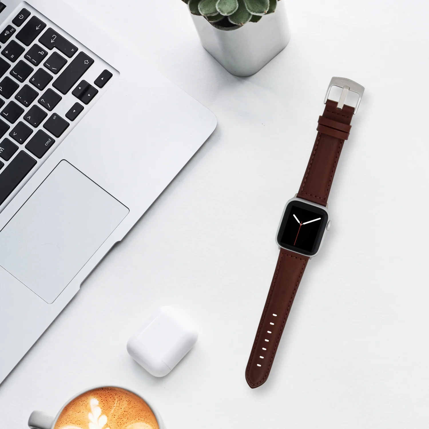Classic Leather Band for Apple Watch Series 8/7/6/5/4/3/2/1/SE Light Brown (38mm | 40mm | 41mm) |  Dial - Image 4