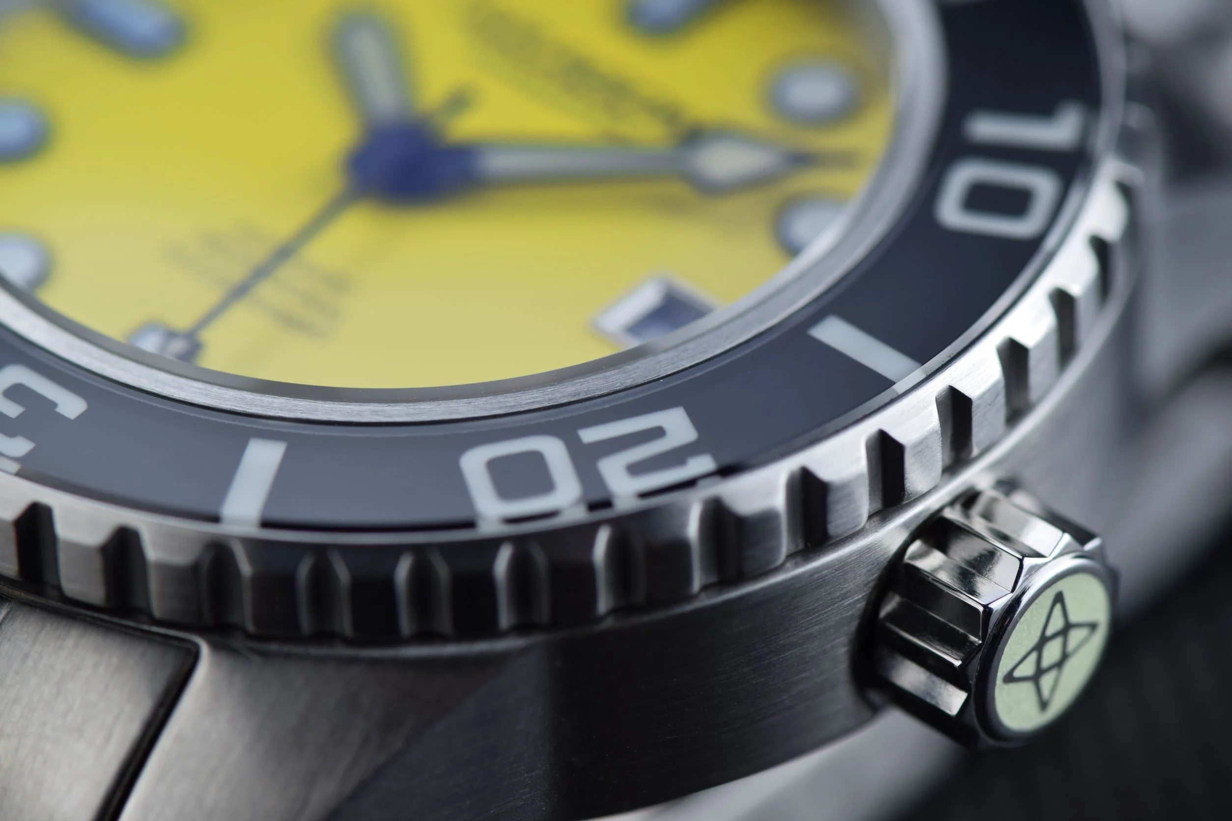 Divemaster 42 Swiss R150 Automatic Yellow Dial | Yellow Dial - Image 3