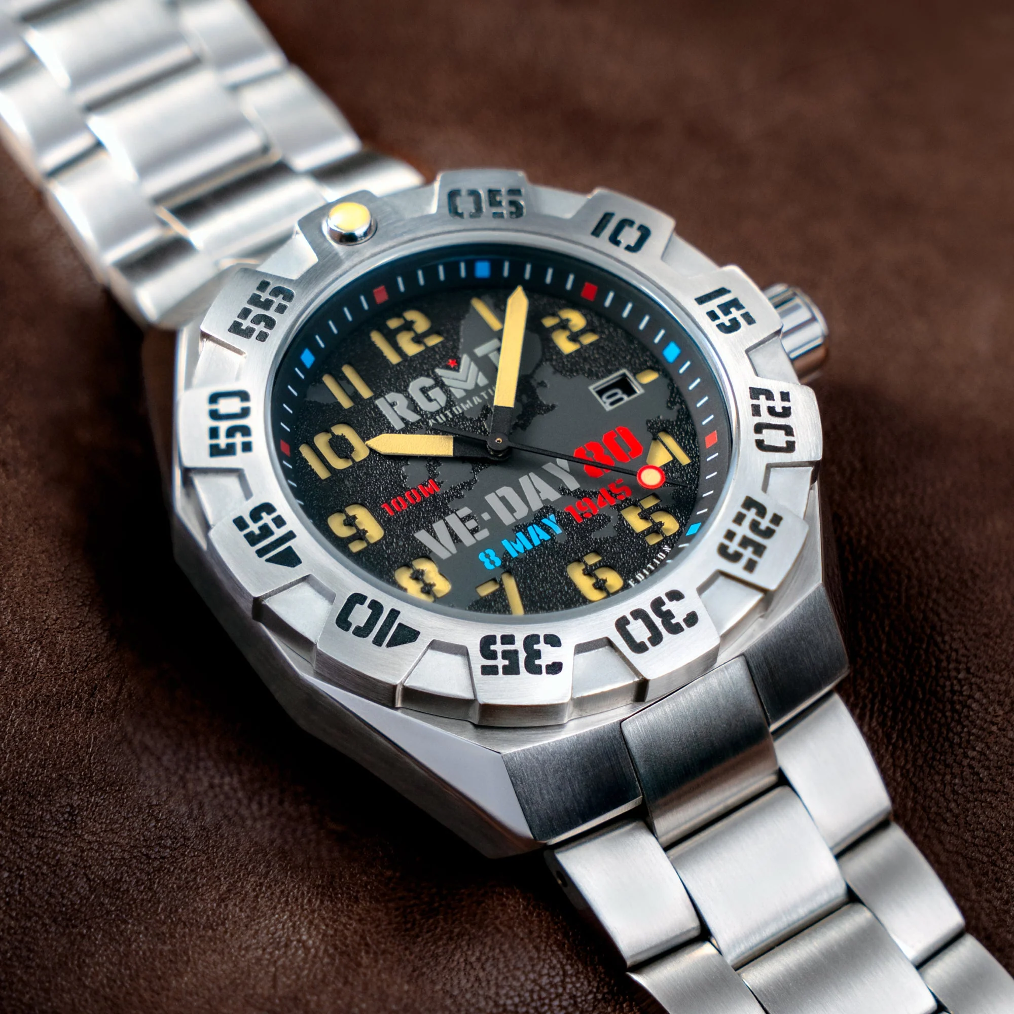 FIELD MASTER AUTOMATIC VE-DAY 80TH LIMITED EDITION BLACK / STAINLESS STEEL | Black Dial - Image 4
