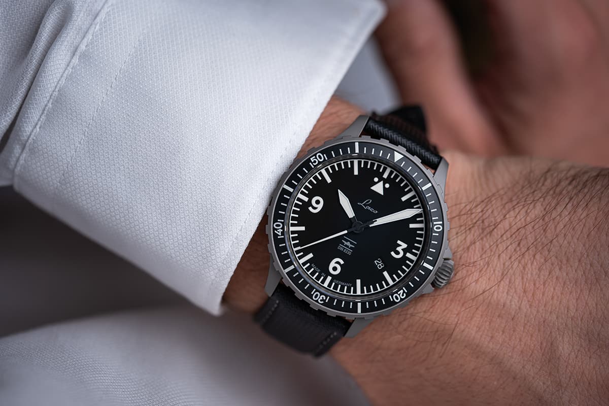 Hamburg DIN 8330 | Black Dial - Image 5