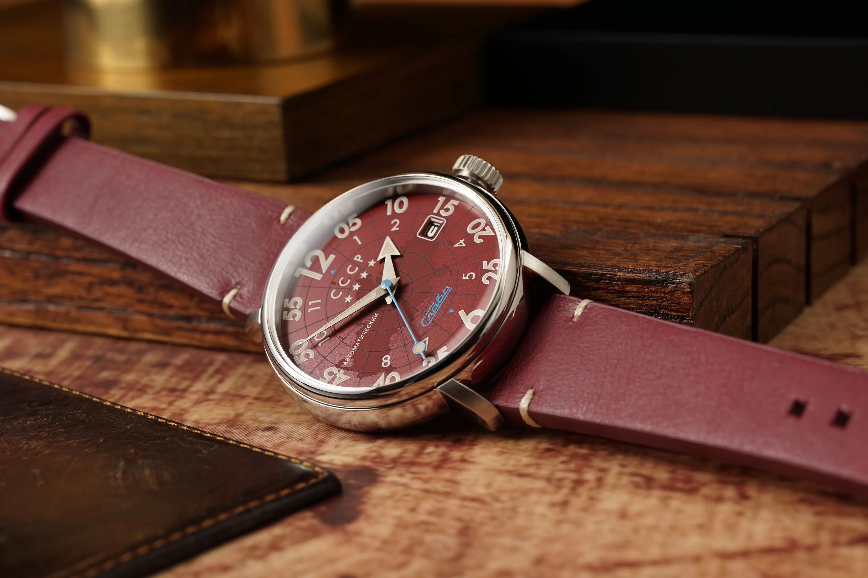 Heroes Comrade Silver / Red | Red Dial - Image 2