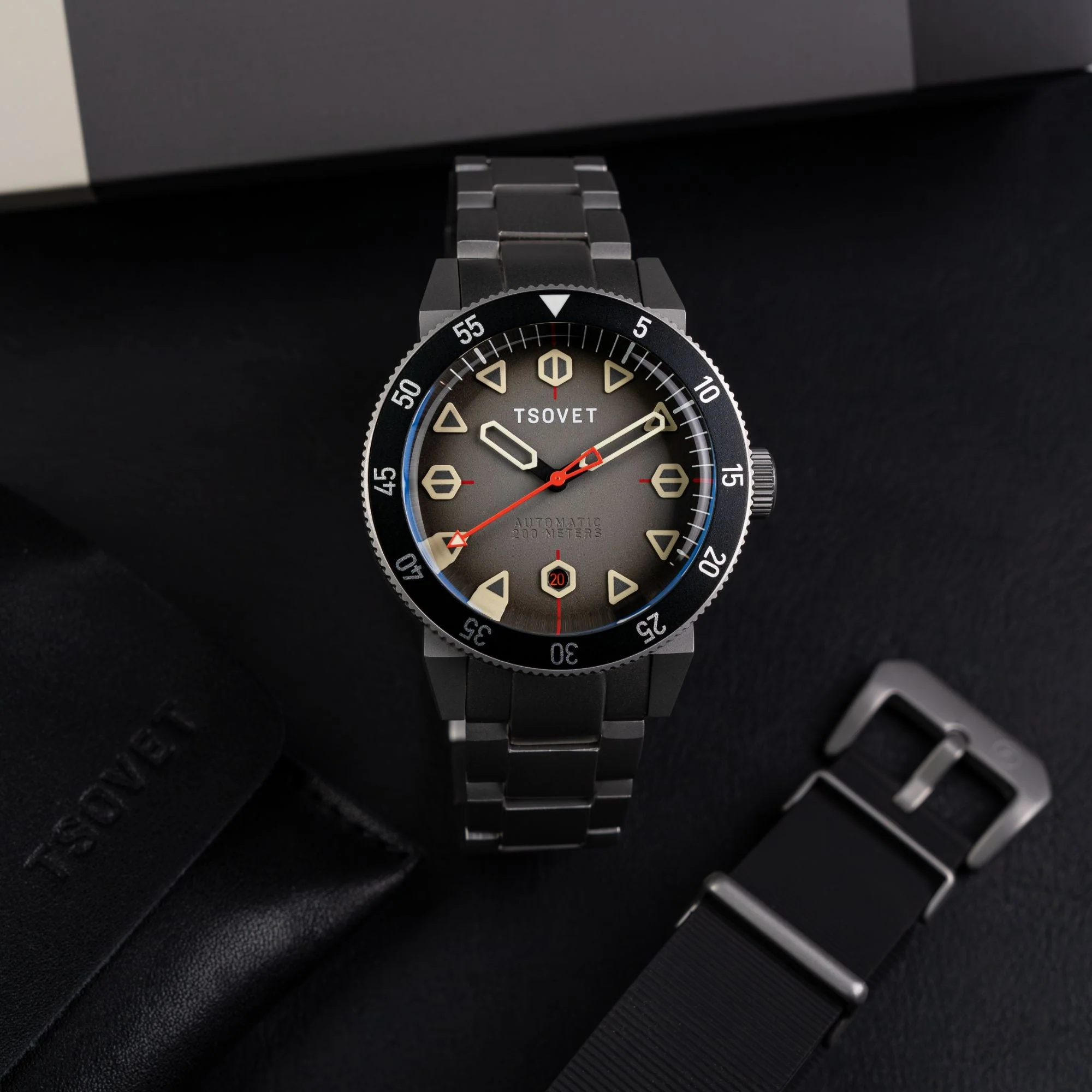 JMT - DW Global Explorer II Grey / Stainless Steel | Grey Dial - Image 2