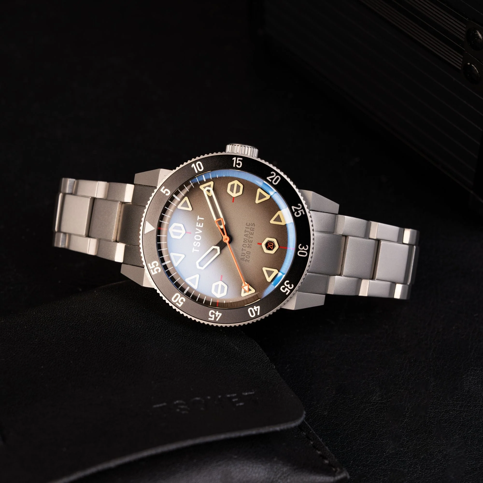 JMT - DW Global Explorer II Grey / Stainless Steel | Grey Dial - Image 3