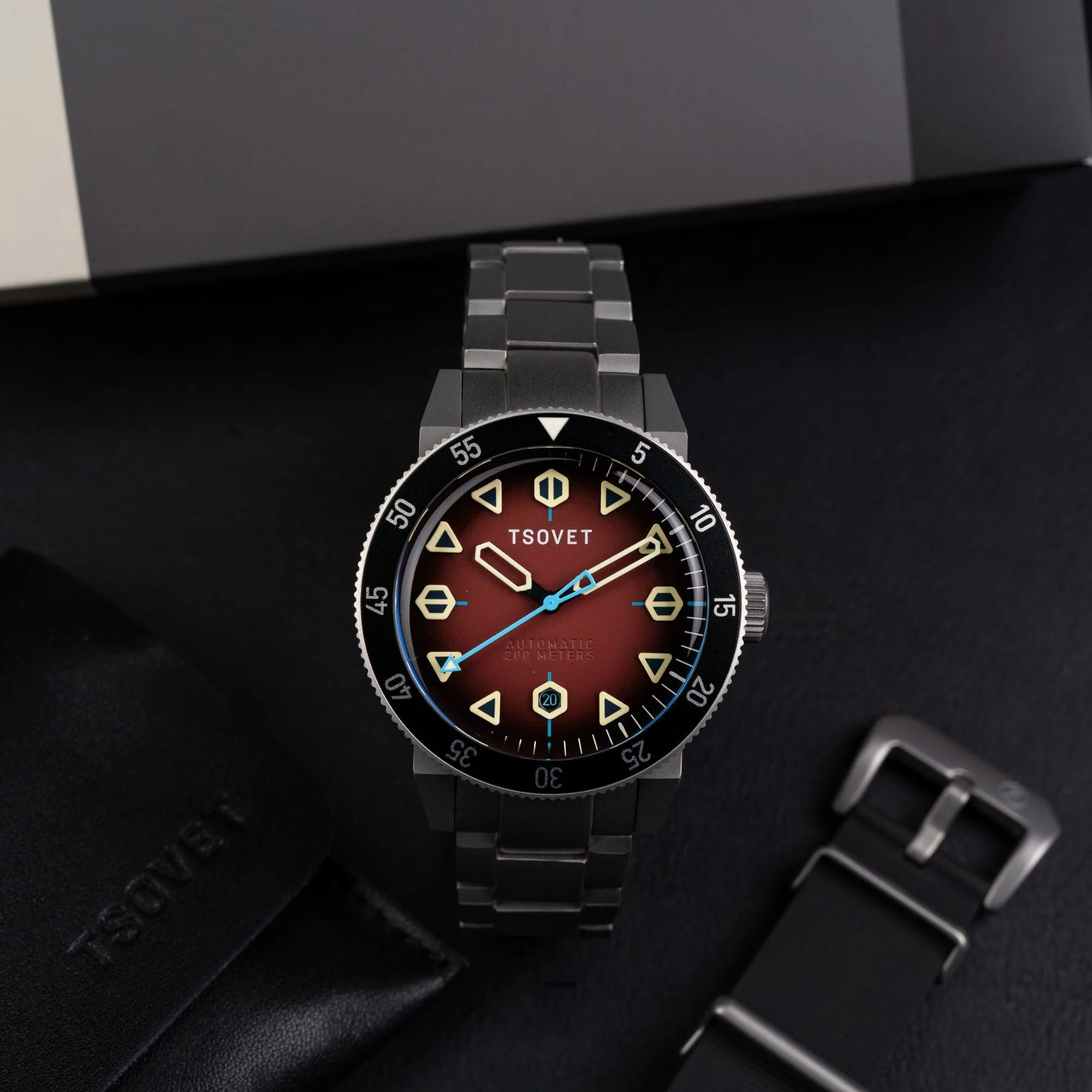 JMT - DW Global Explorer II Red / Stainless Steel | Red Dial - Image 2