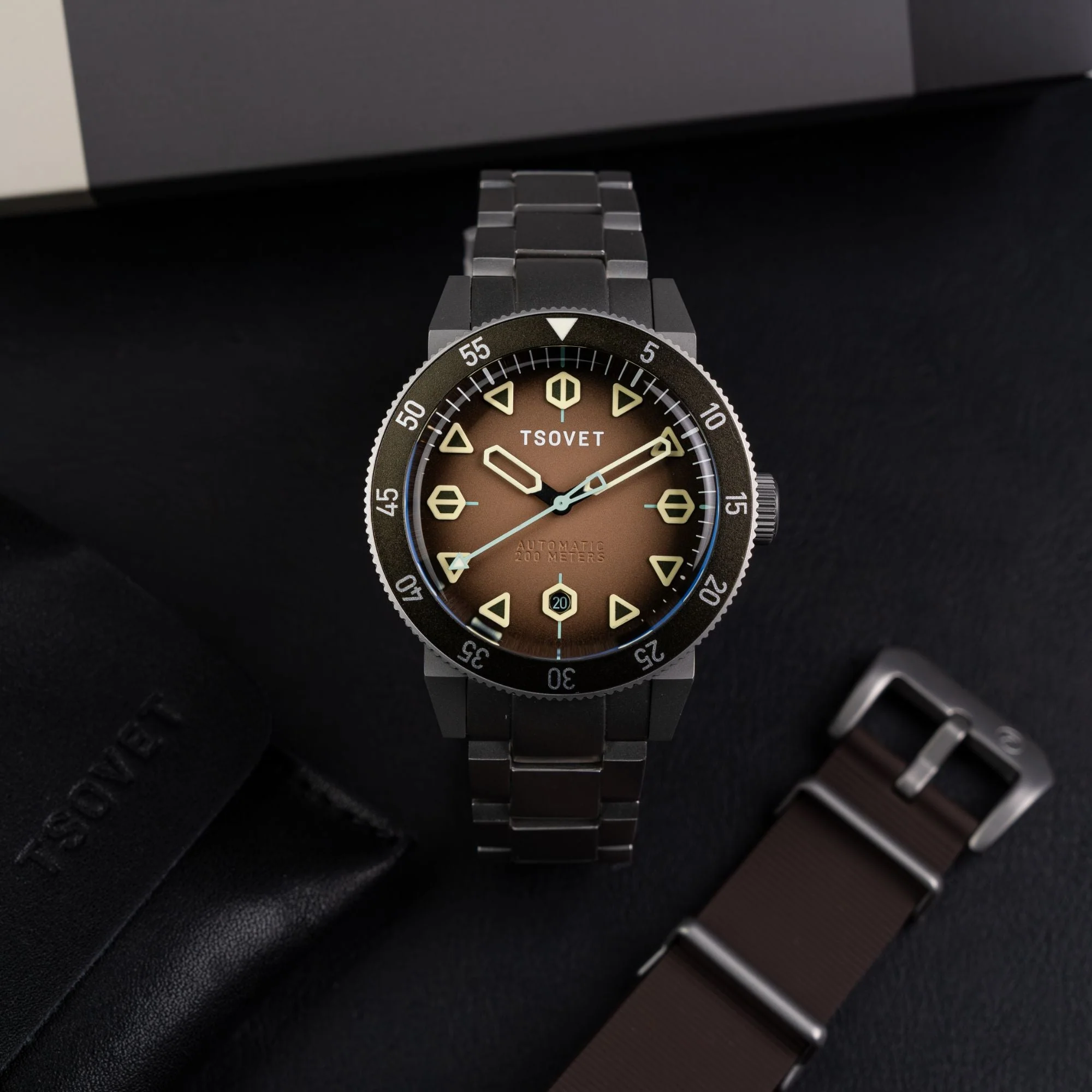 JMT - DW Global Explorer II Tan / Stainless Steel | Tan Dial - Image 2