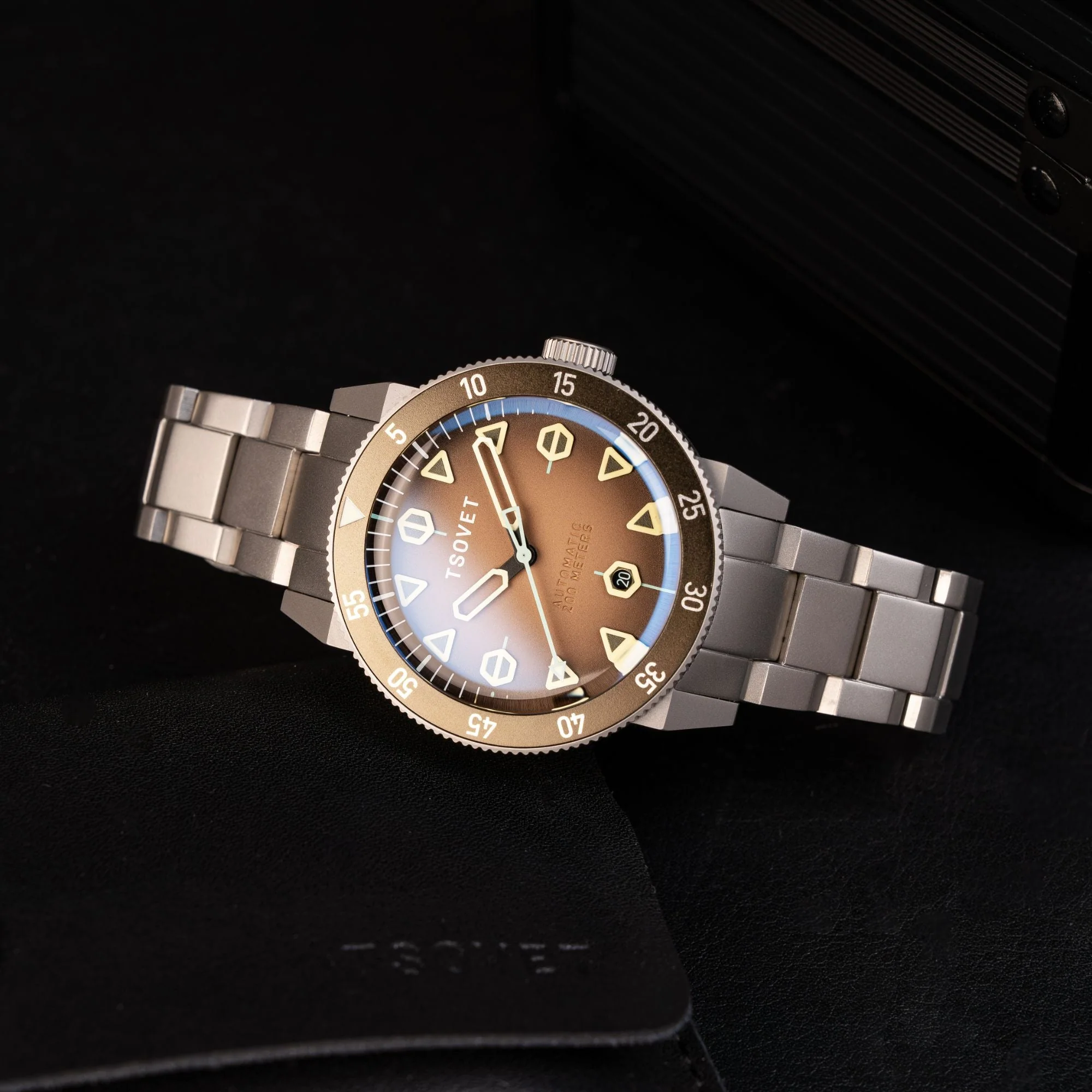 JMT - DW Global Explorer II Tan / Stainless Steel | Tan Dial - Image 3