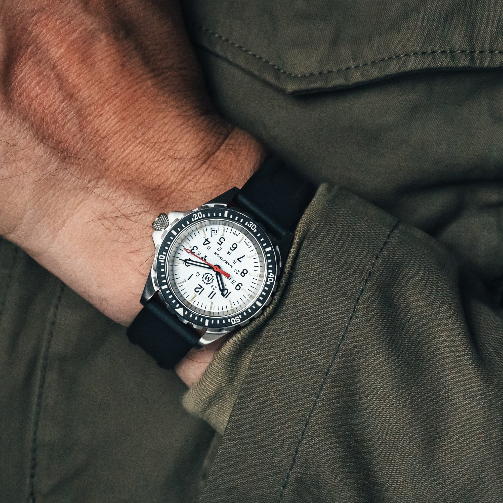 Divers Auto Medium Search and Rescue Quartz White NGM/Rubber | Arctic White Dial - Image 6