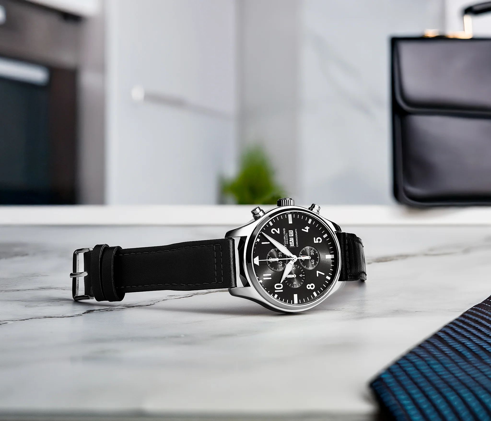 Navigator Chrono Jet Black Sunray Dial/Black Leather Strap | Black Dial - Image 3