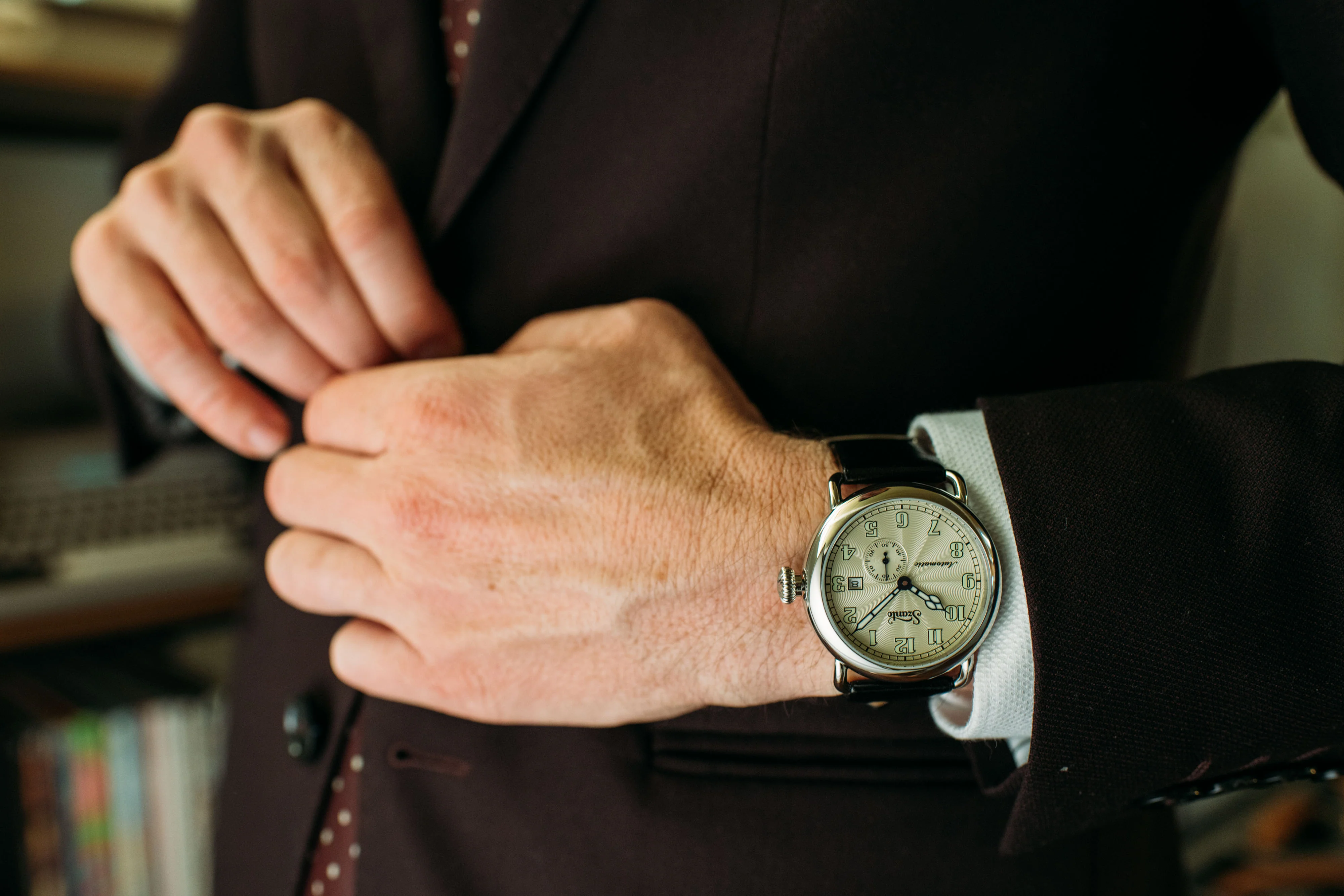 Officer's Class Round Automatic | Champagne Dial - Image 8