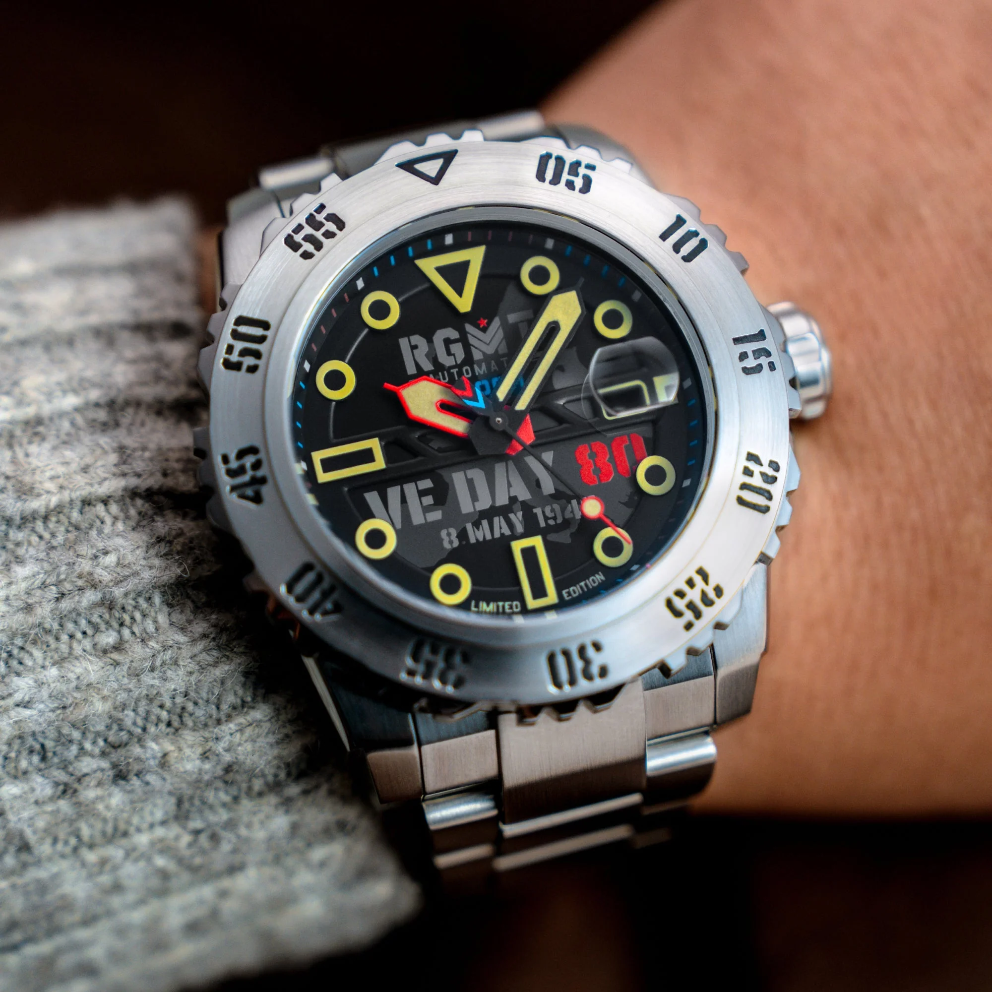 OHIO AUTOMATIC VE-DAY 80TH LIMITED EDITION BLACK / STAINLESS STEEL | Black Dial - Image 2