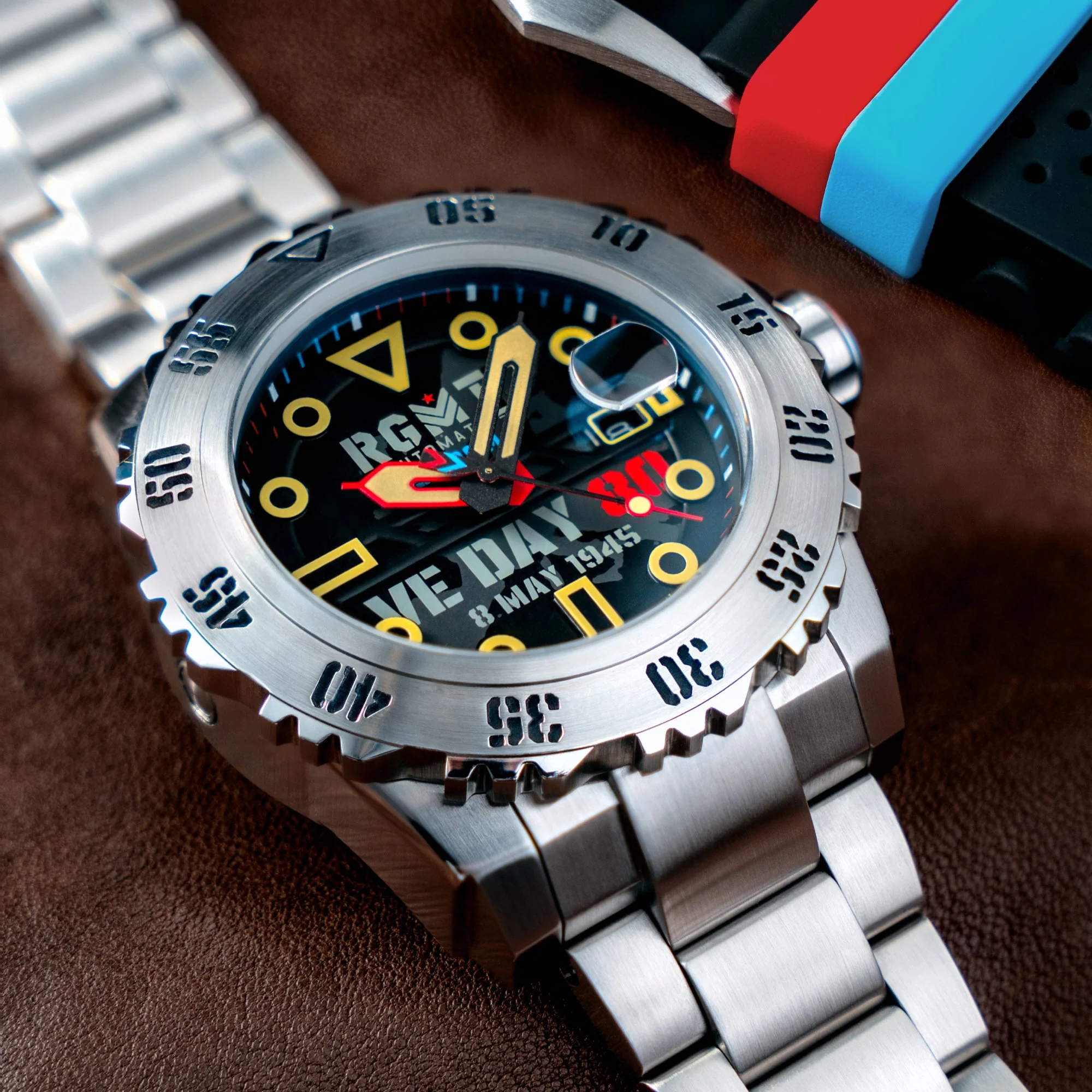 OHIO AUTOMATIC VE-DAY 80TH LIMITED EDITION BLACK / STAINLESS STEEL | Black Dial - Image 4