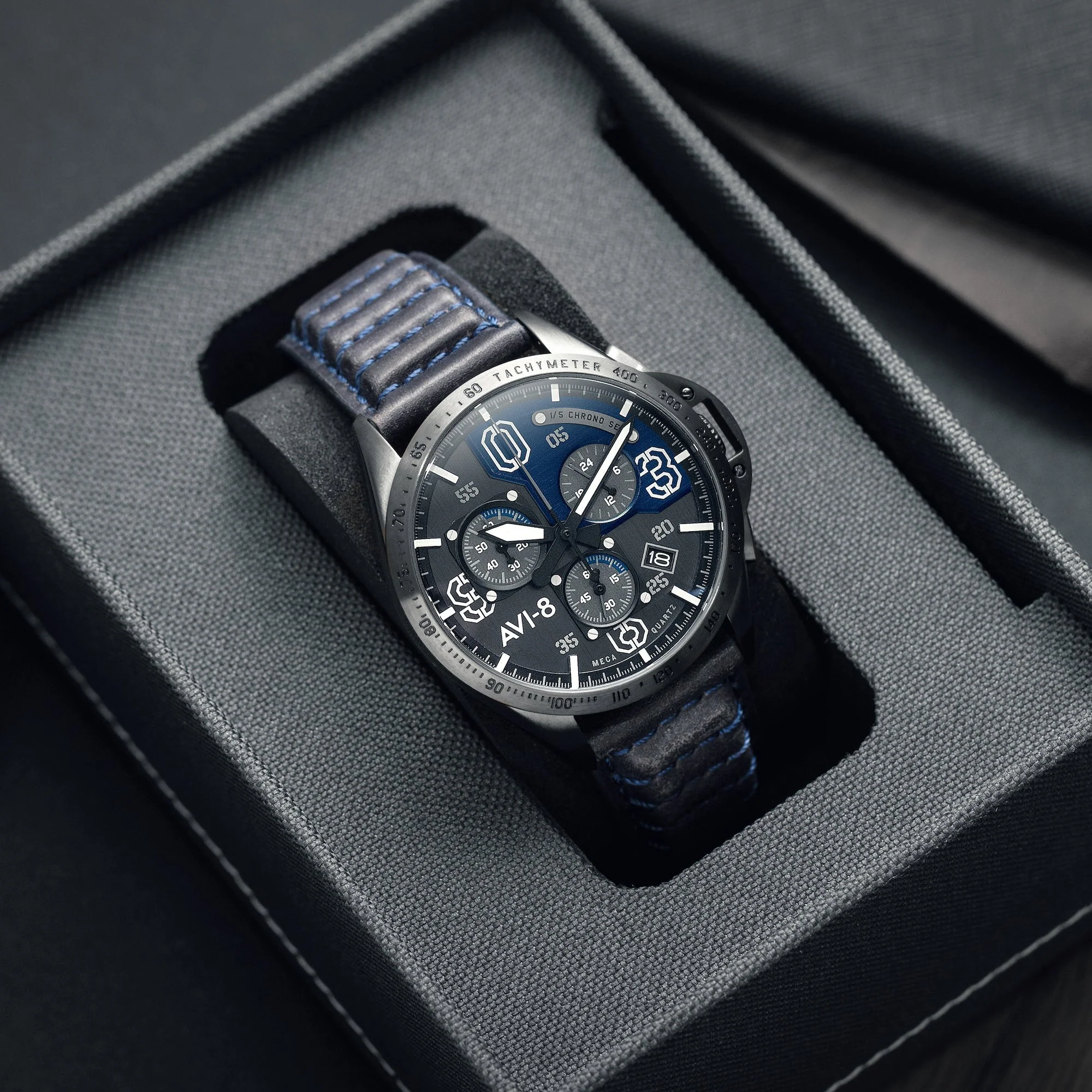 P51 Mustang Blakeslee Chronograph Gray / Leather Gray Dial - Image 7