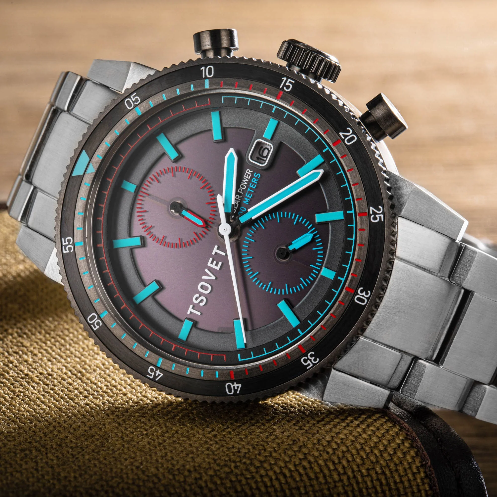 SLR FW42  Solar Powered Chronograph Gray / Stainless Steel | Gray Dial - Image 4