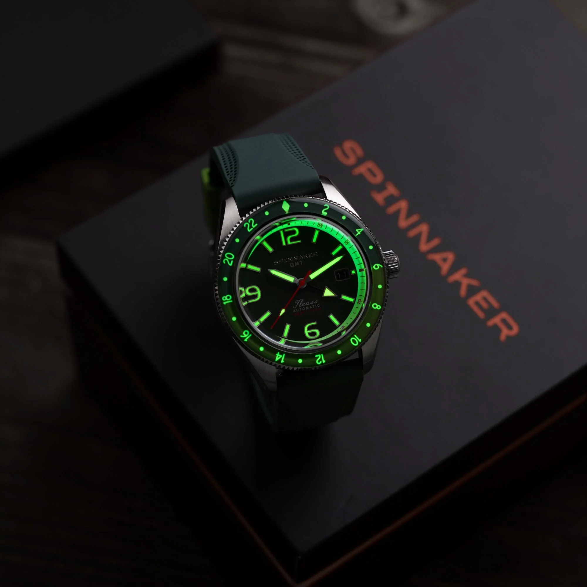 Spinnaker Fleuss GMT Automatic Dark & Light Green / Stainless Steel | Green Dial - Image 3