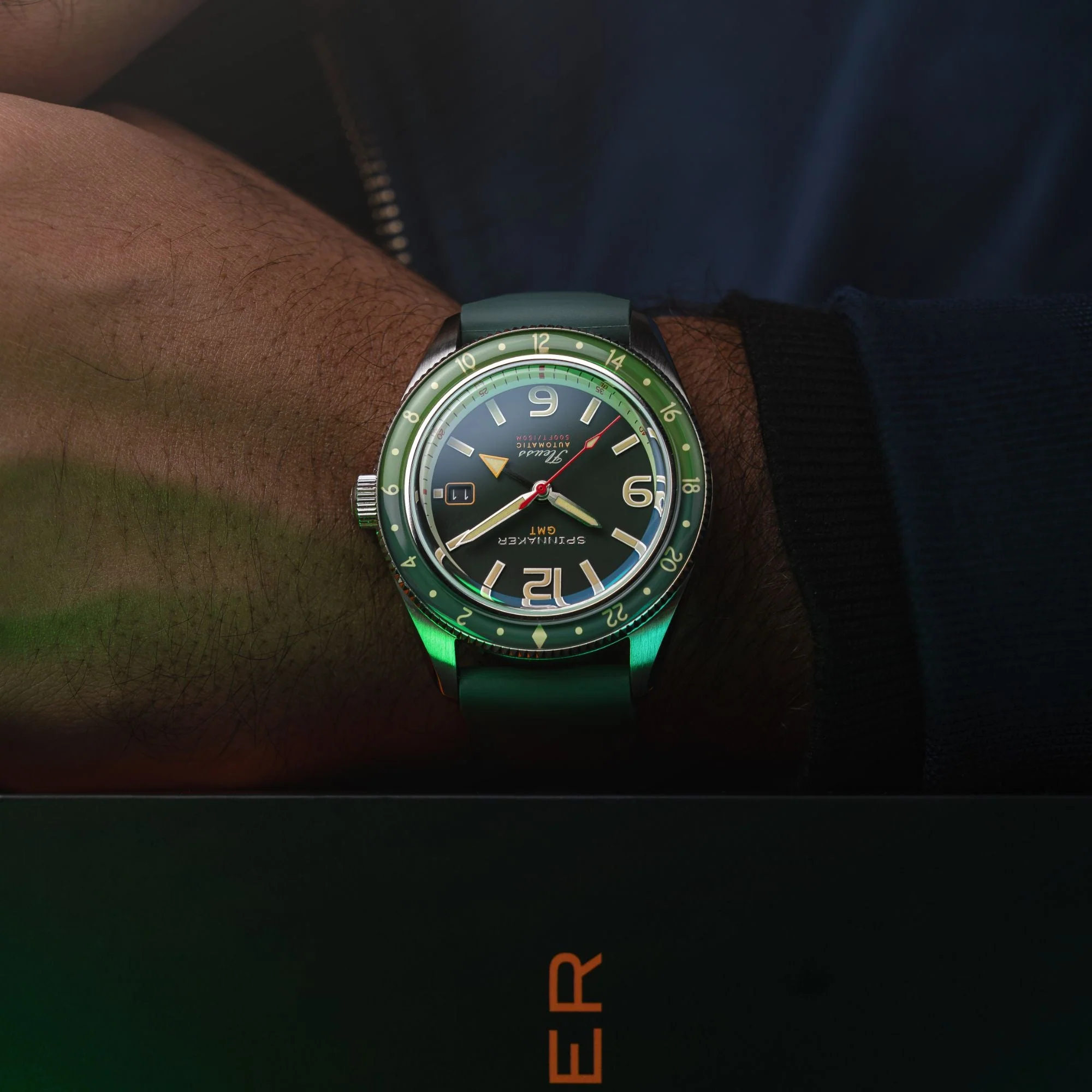 Spinnaker Fleuss GMT Automatic Dark & Light Green / Stainless Steel | Green Dial - Image 4