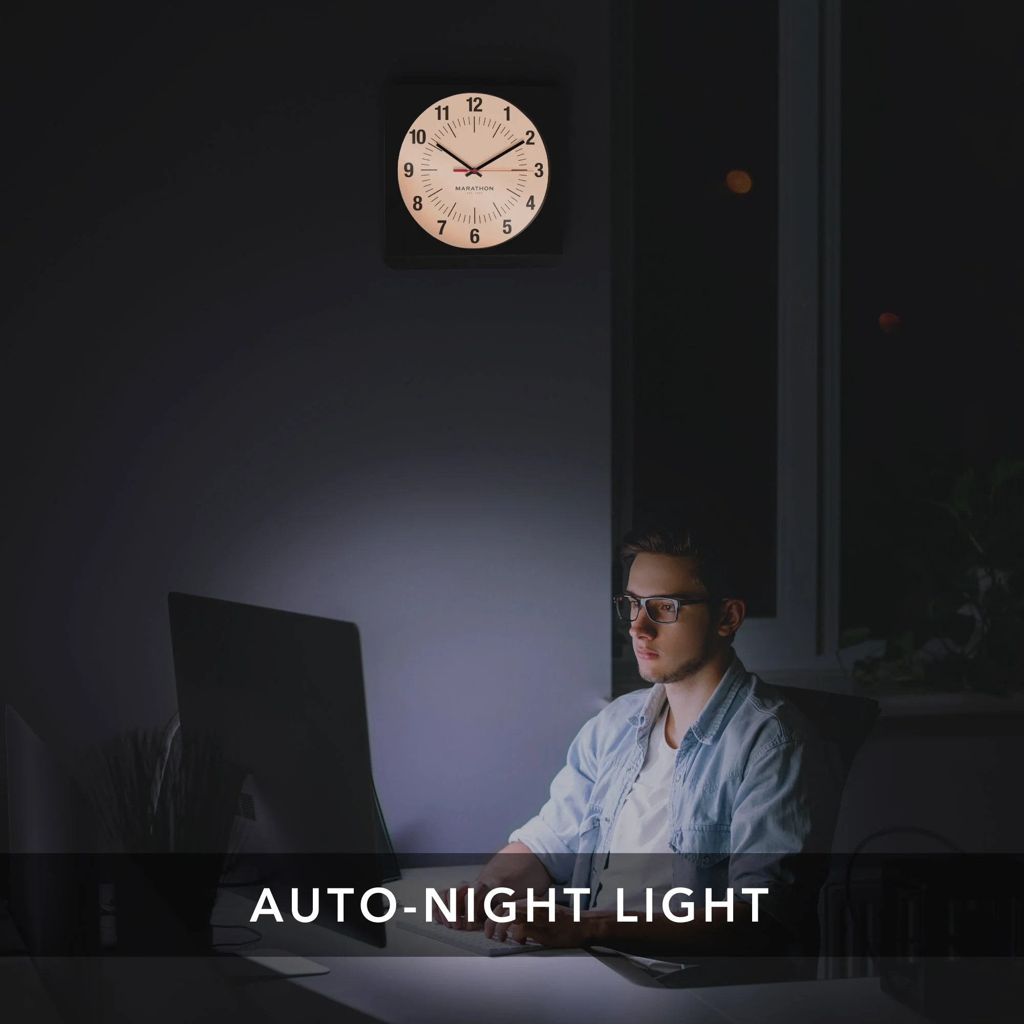 STUDIO EDITION JMBO 12 INCH ANALOG WALL CLOCK WITH AUTO BACKLIGHT studio-edition-jumbo-analog-wall-clock-with-auto-night-light - Image 4