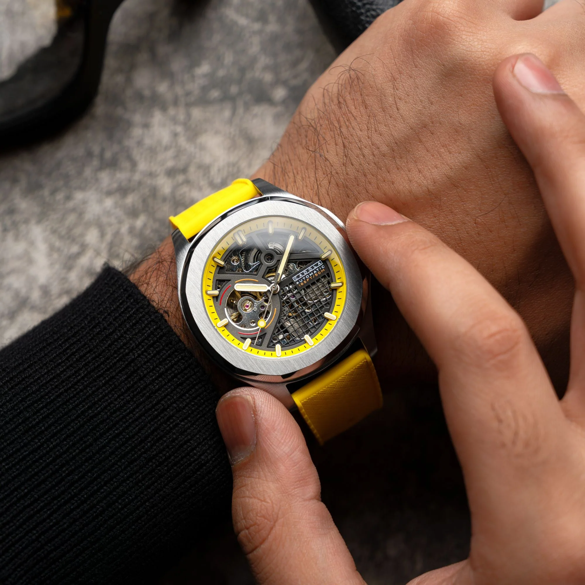 Tail Light Automatic Black / Yellow Silicone | Black Dial - Image 2