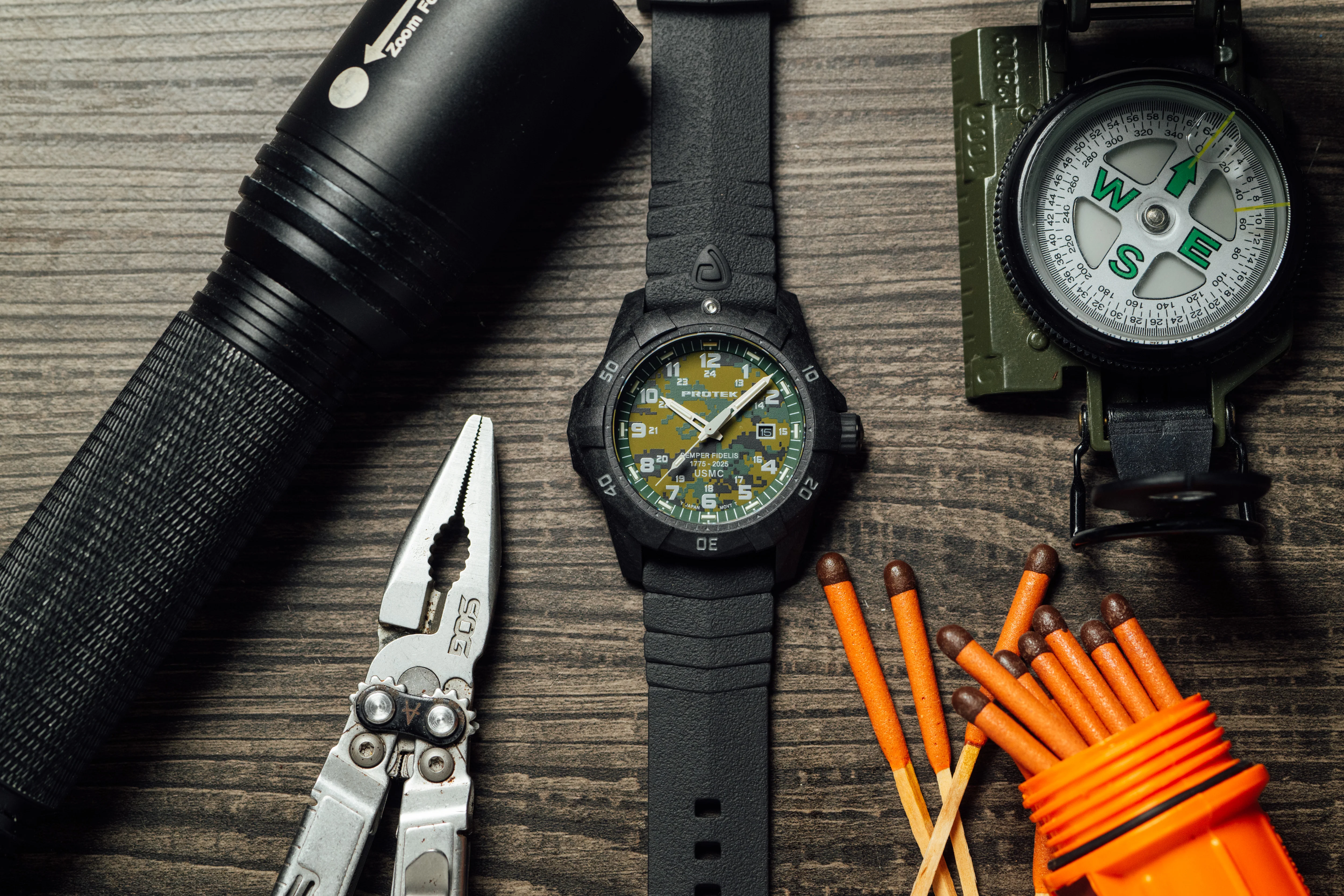 USMC 1010 DIVE SERIES - 250th Anniversary Carbon/Green MARPAT/Charcoal | Green Camo Dial - Image 3