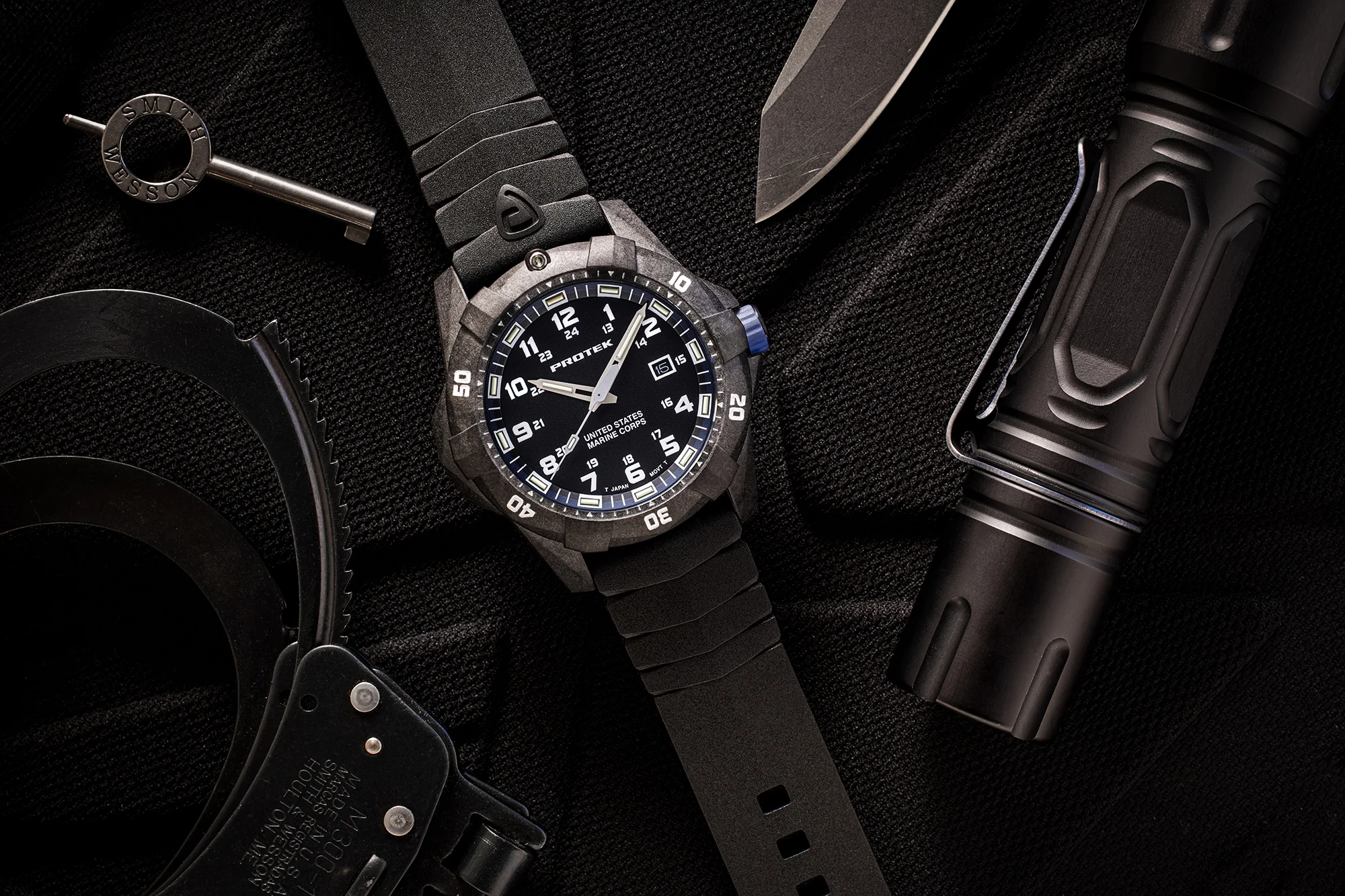 USMC Carbon Dive CARBON CASE/BLACK & BLUE DIAL/BLACK STRAP | BLACK/BLUE Dial - Image 6