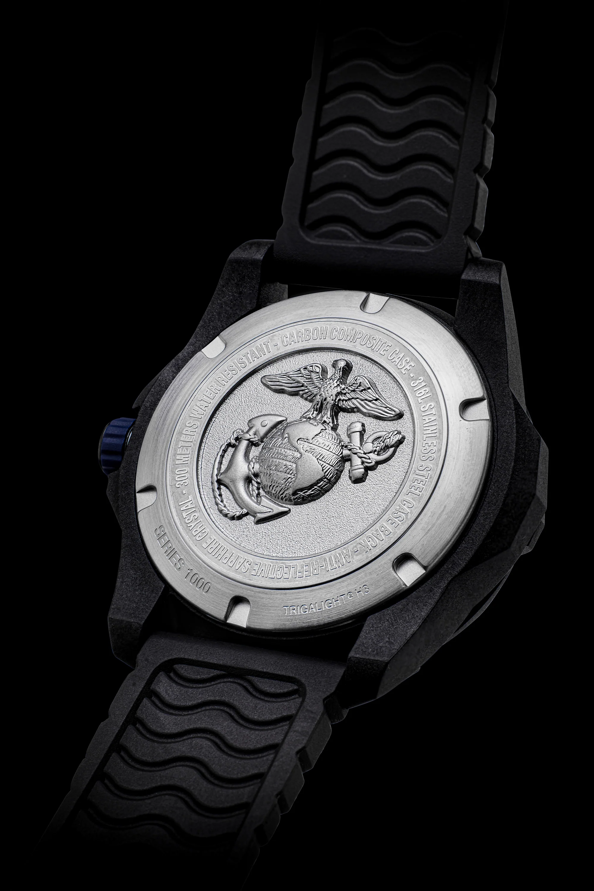 USMC Carbon Dive CARBON CASE/BLACK & GREEN DIAL/BLACK STRAP | Black / Green Dial - Image 2