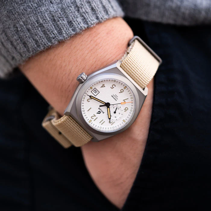 Venture Wayfarer Khaki | White Dial