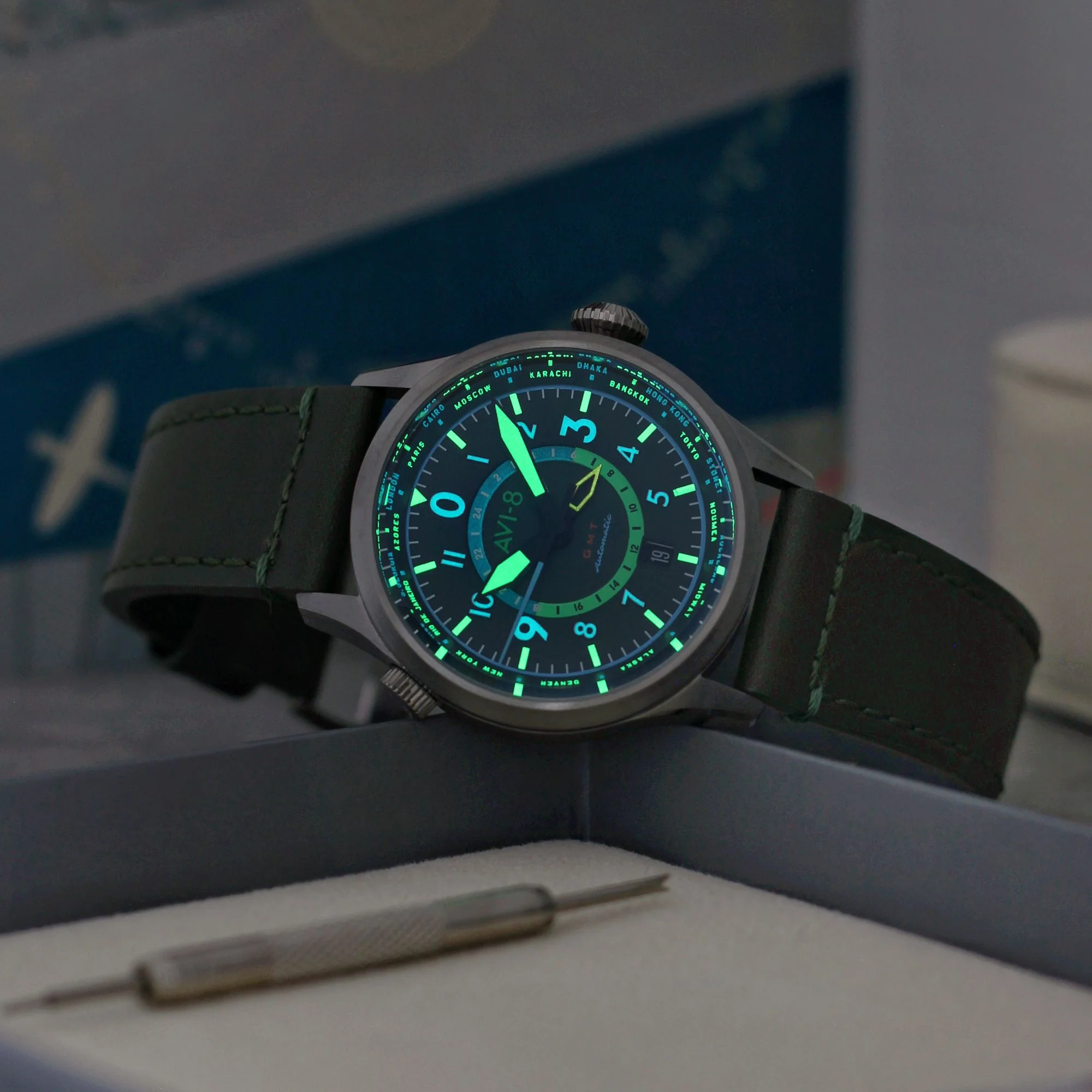 Wingman Worldtimer GMT Automatic Green / Green Leather | Green Dial - Image 4